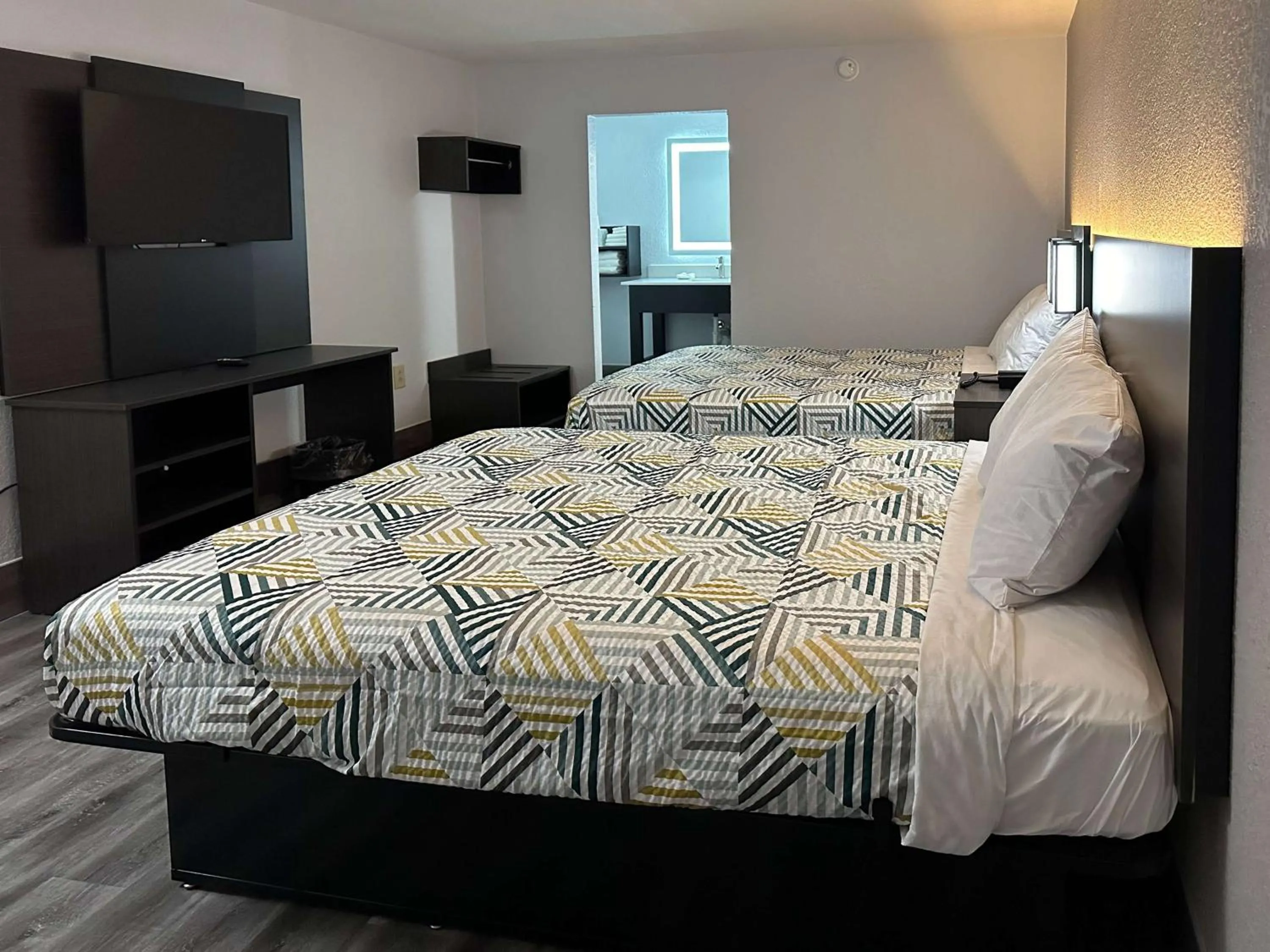 Bedroom, Bed in Motel 6 Spartanburg, SC Northwest Business 85