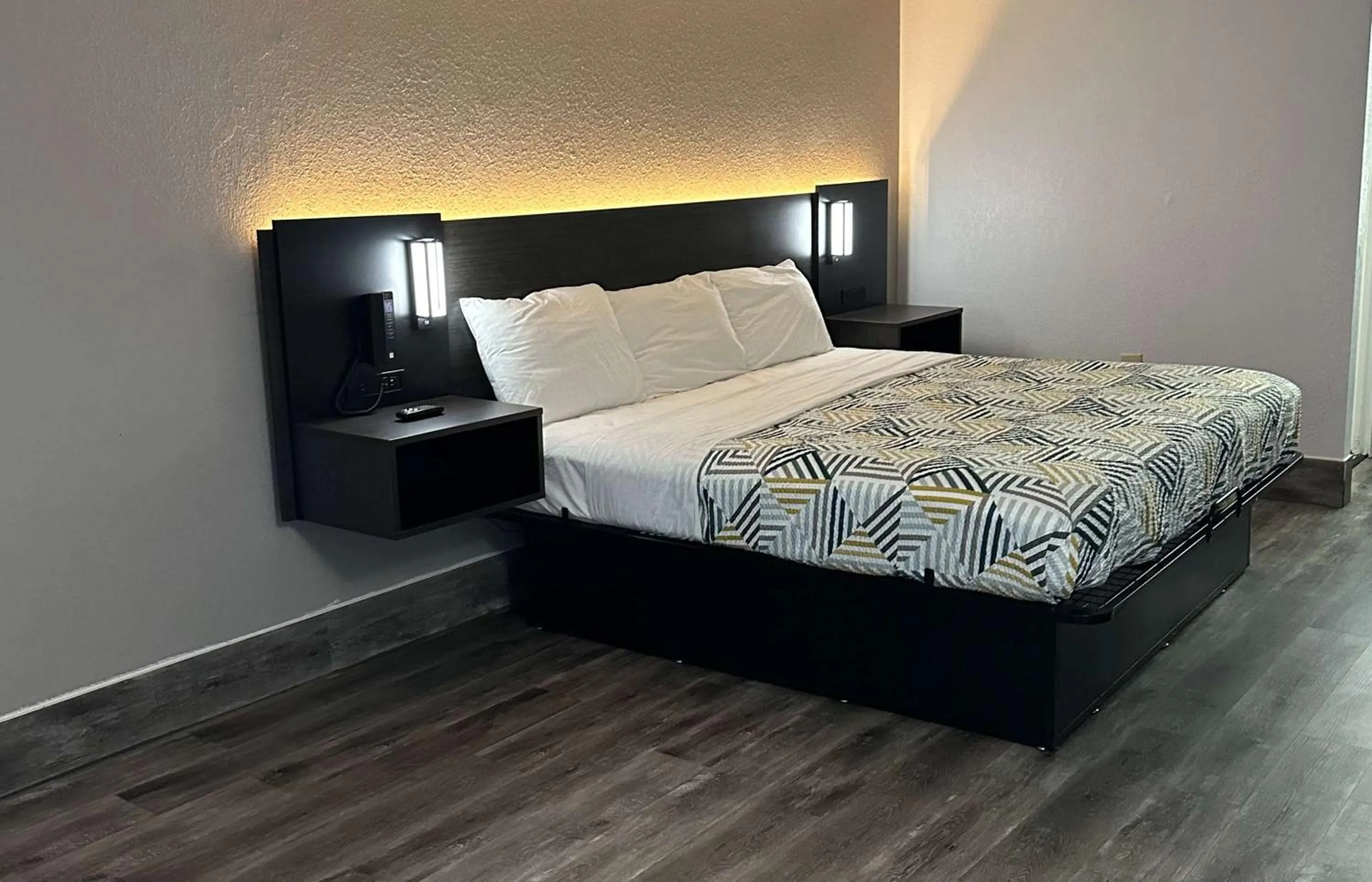 Bedroom, Bed in Motel 6 Spartanburg, SC Northwest Business 85