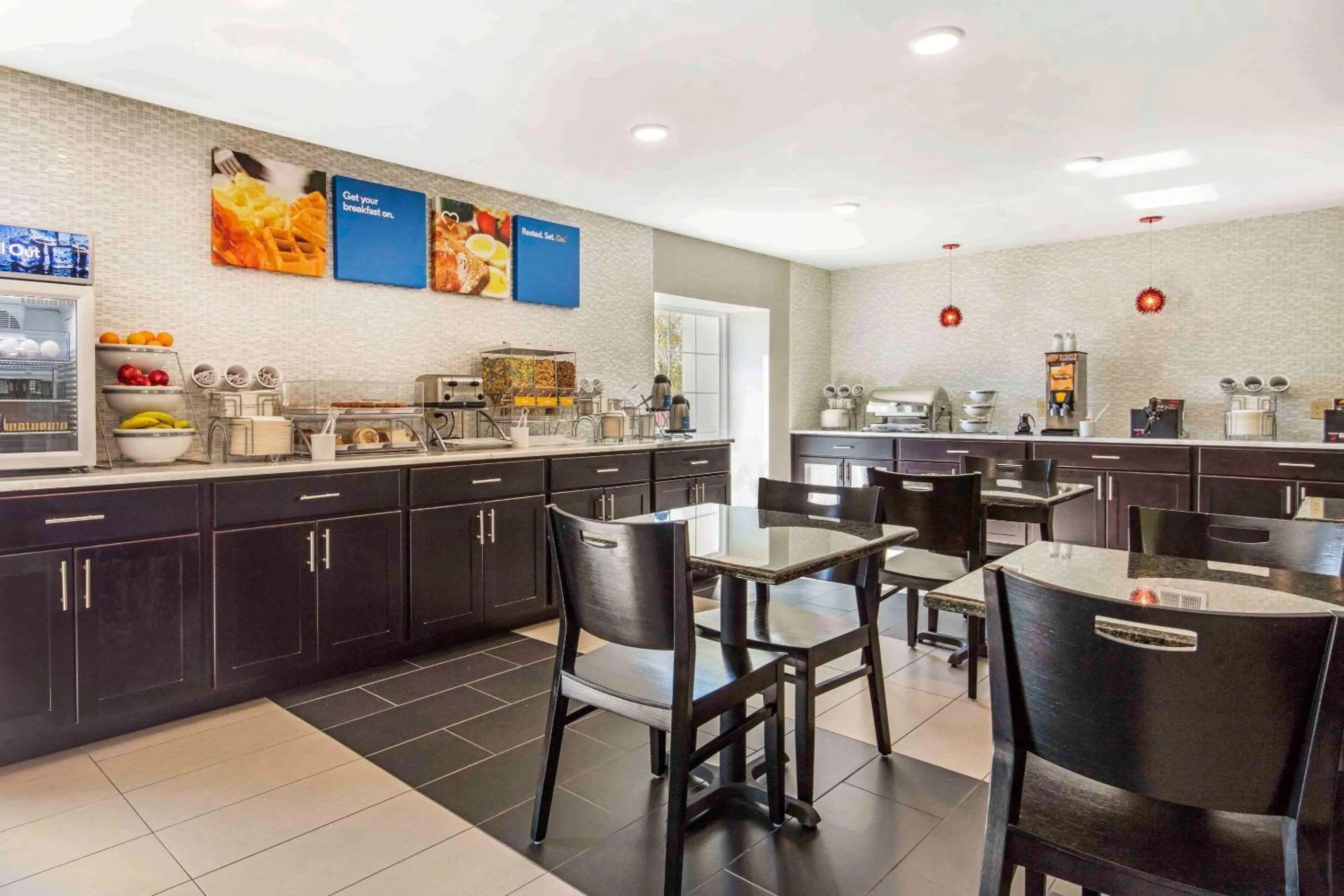 Restaurant/places to eat in Comfort Inn Memphis Airport West