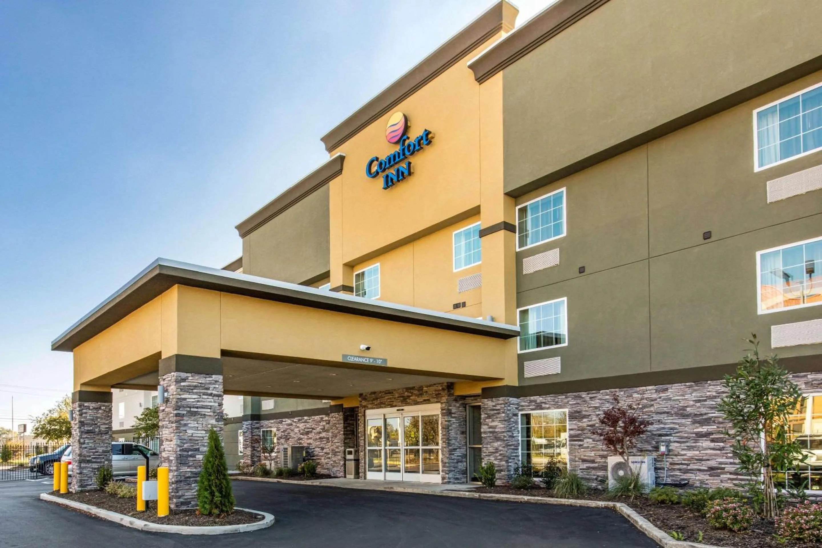 Property building in Comfort Inn Memphis Airport West