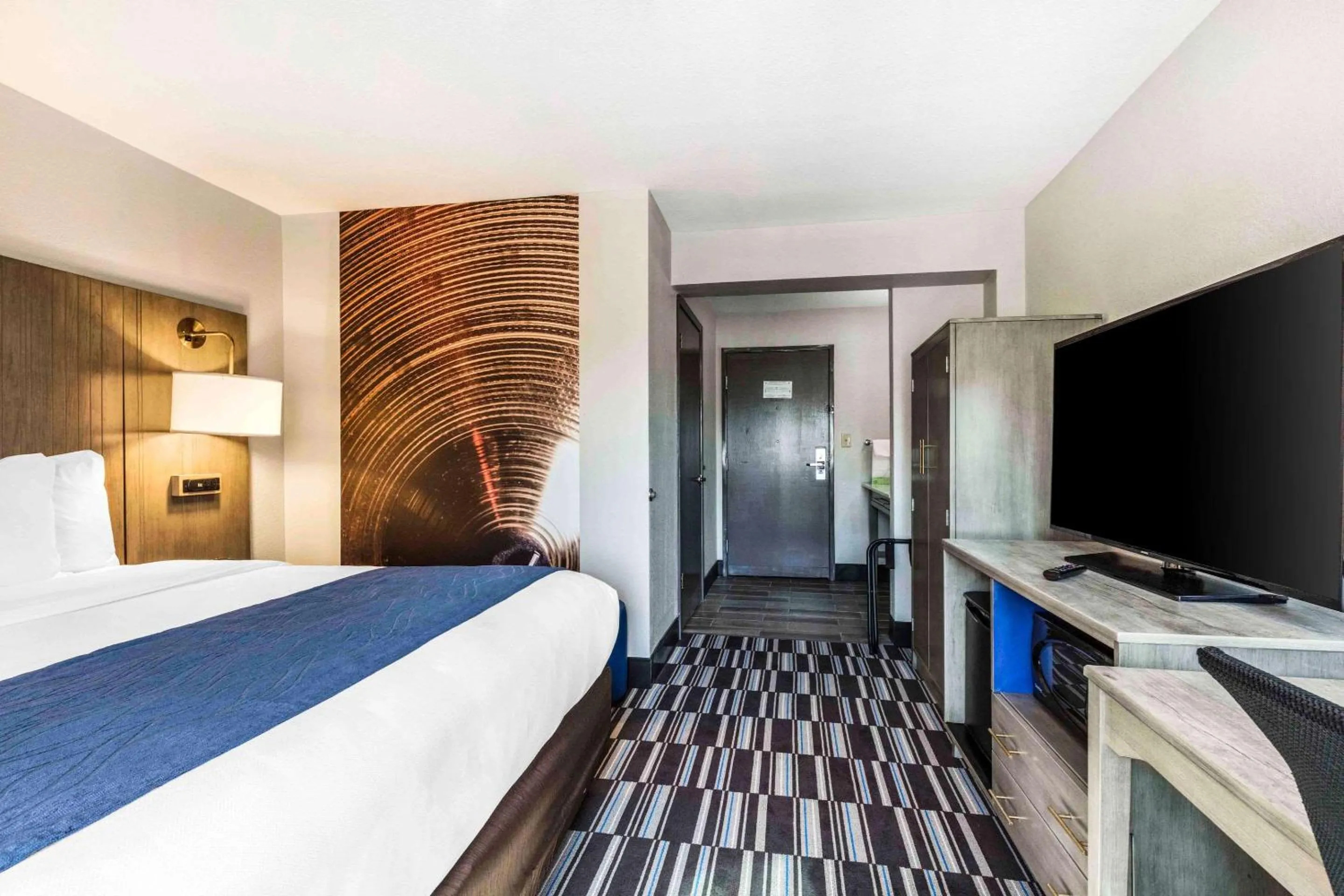 Photo of the whole room, Bed in Comfort Inn Memphis Airport West