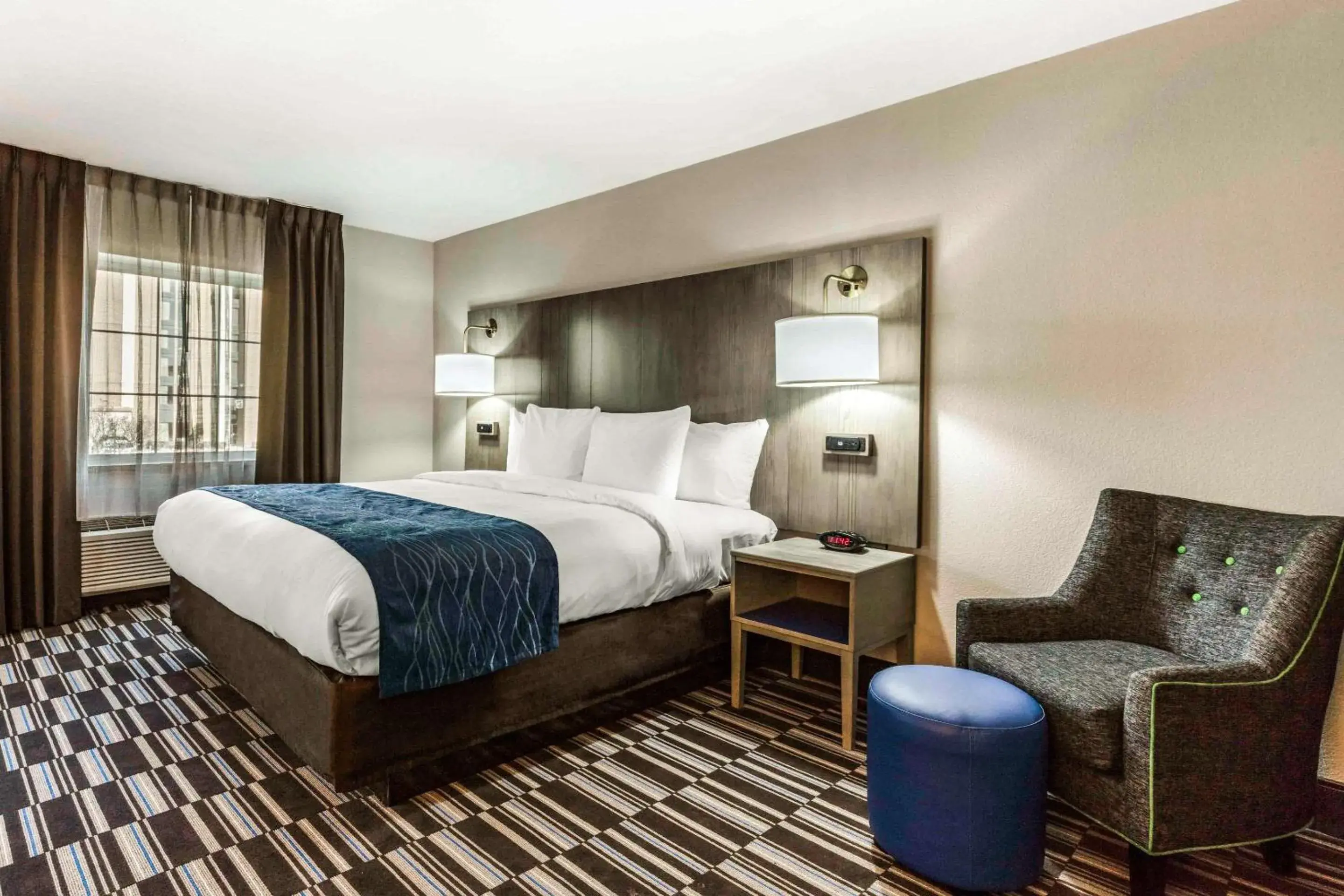 Deluxe King Room - Non-Smoking in Comfort Inn Memphis Airport West Deluxe King Room - Non-Smoking in Comfort Inn Memphis Airport West