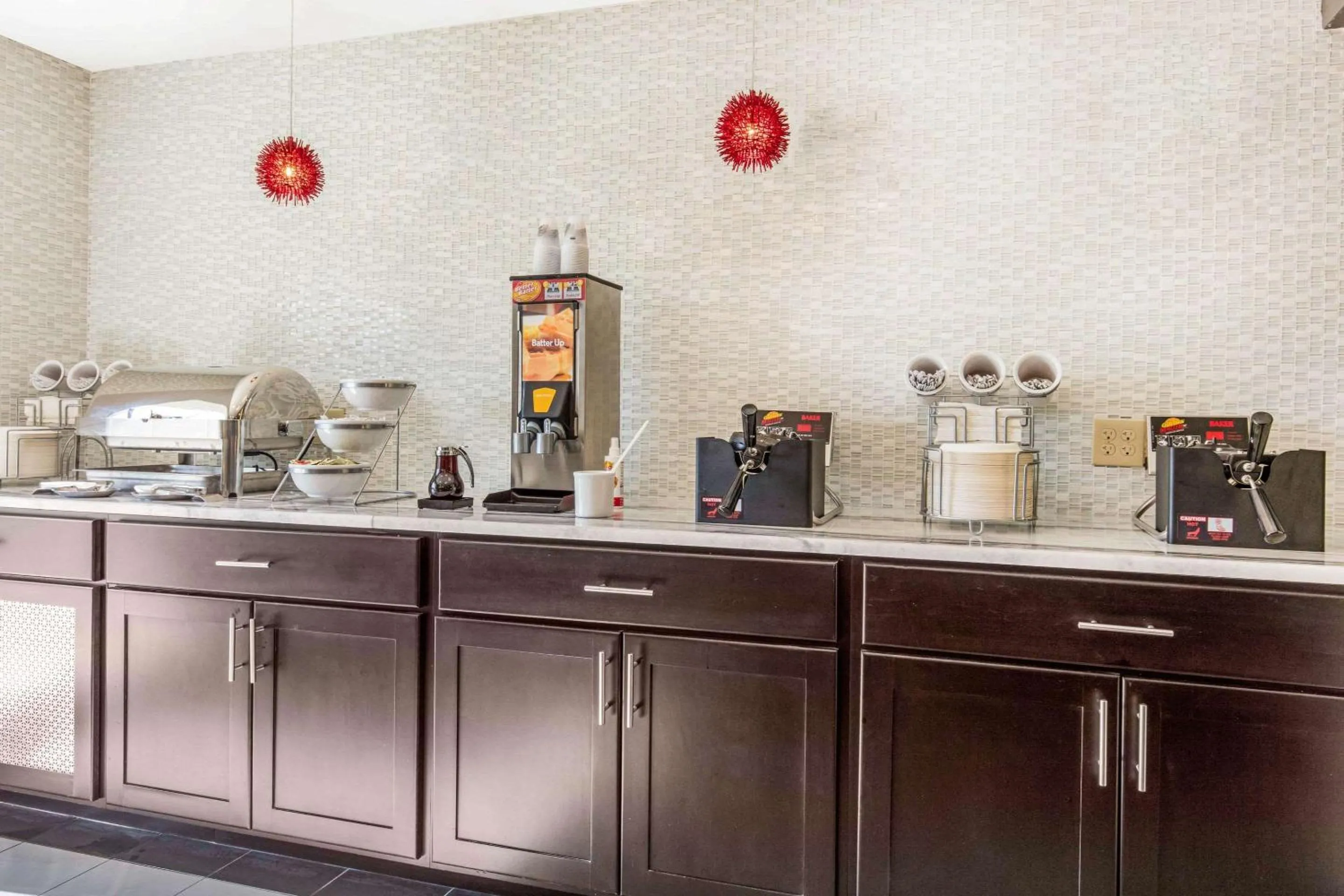 Restaurant/places to eat in Comfort Inn Memphis Airport West