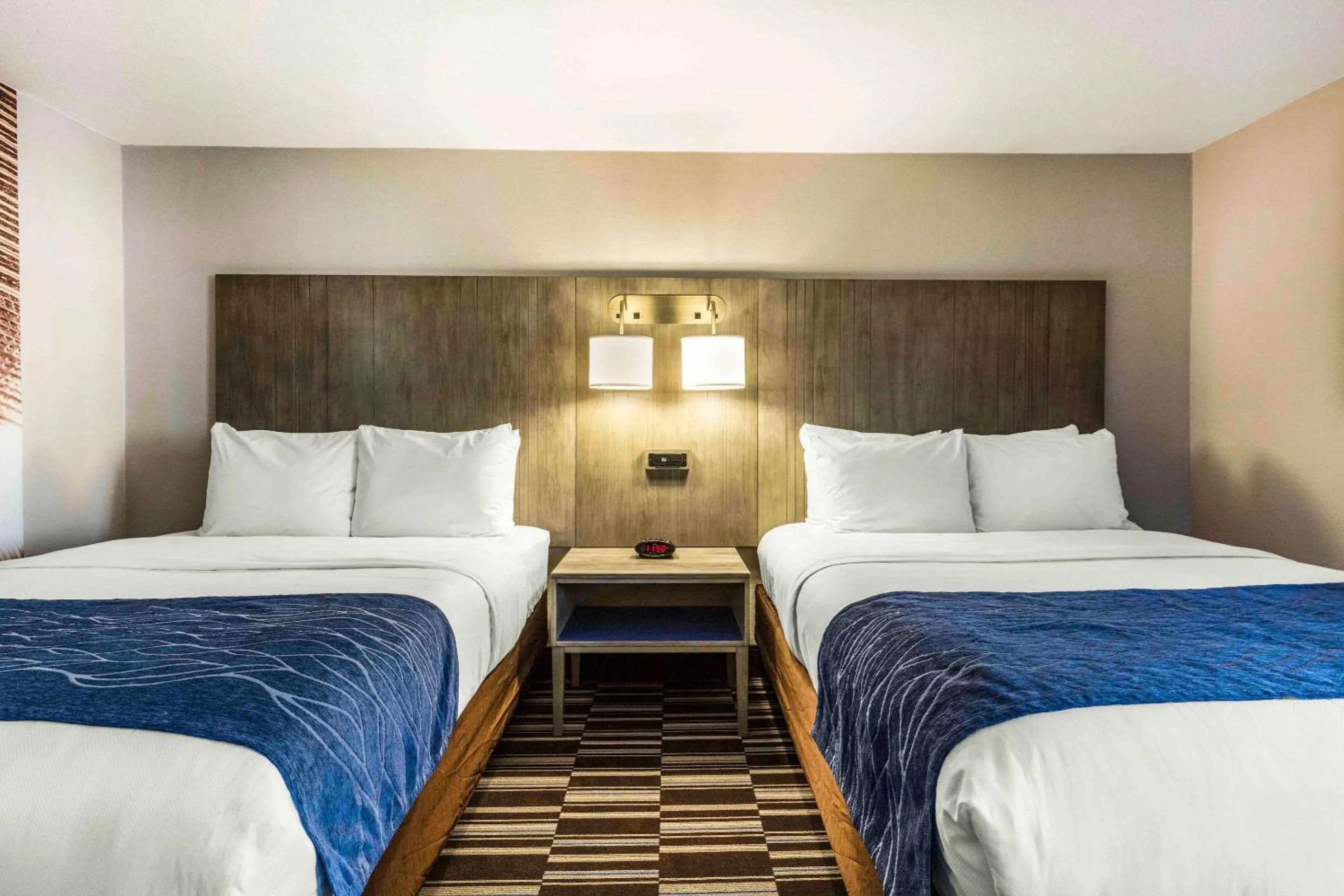 Photo of the whole room, Bed in Comfort Inn Memphis Airport West