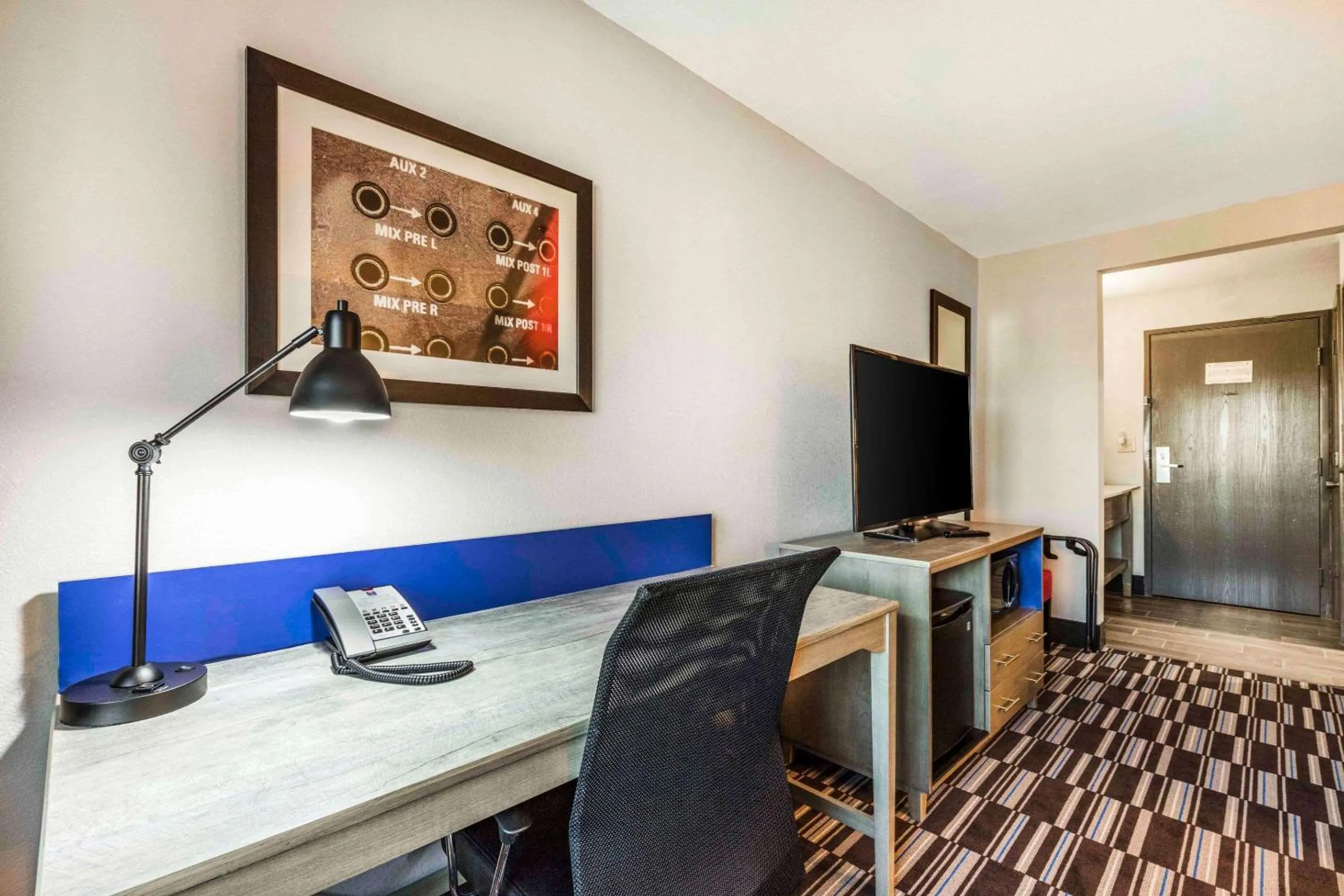 Photo of the whole room in Comfort Inn Memphis Airport West