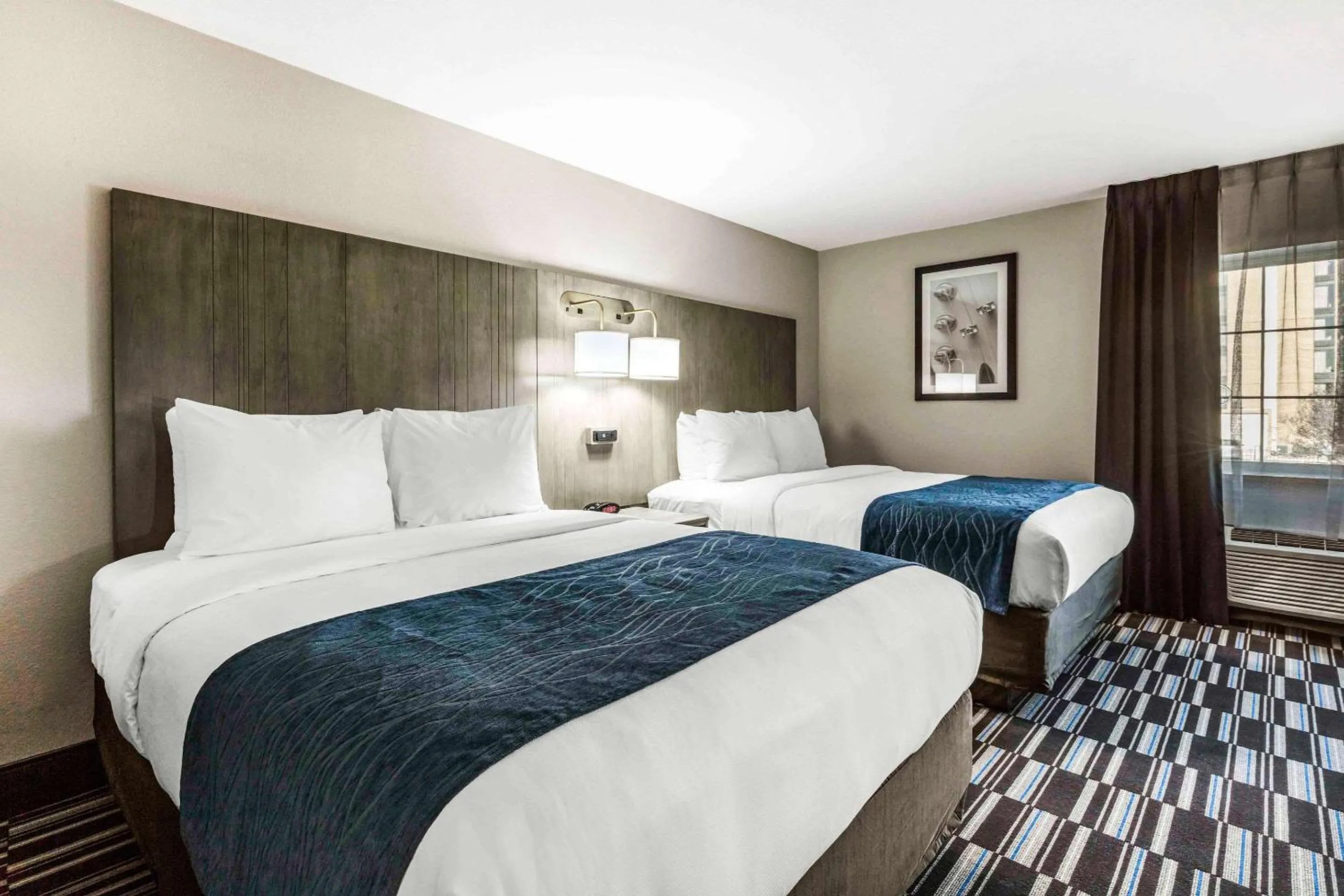 Photo of the whole room, Bed in Comfort Inn Memphis Airport West