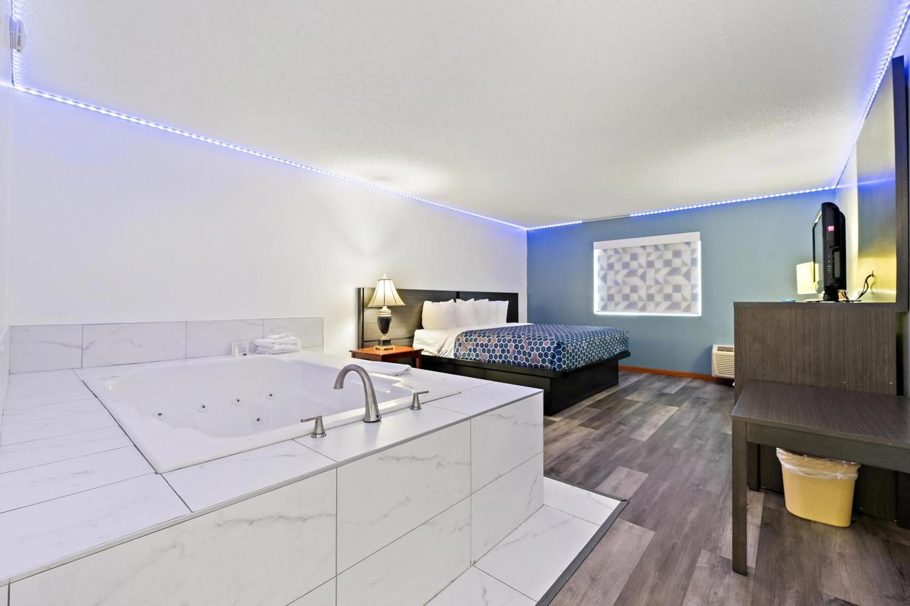 Bed in Chicago Club Inn & Suite