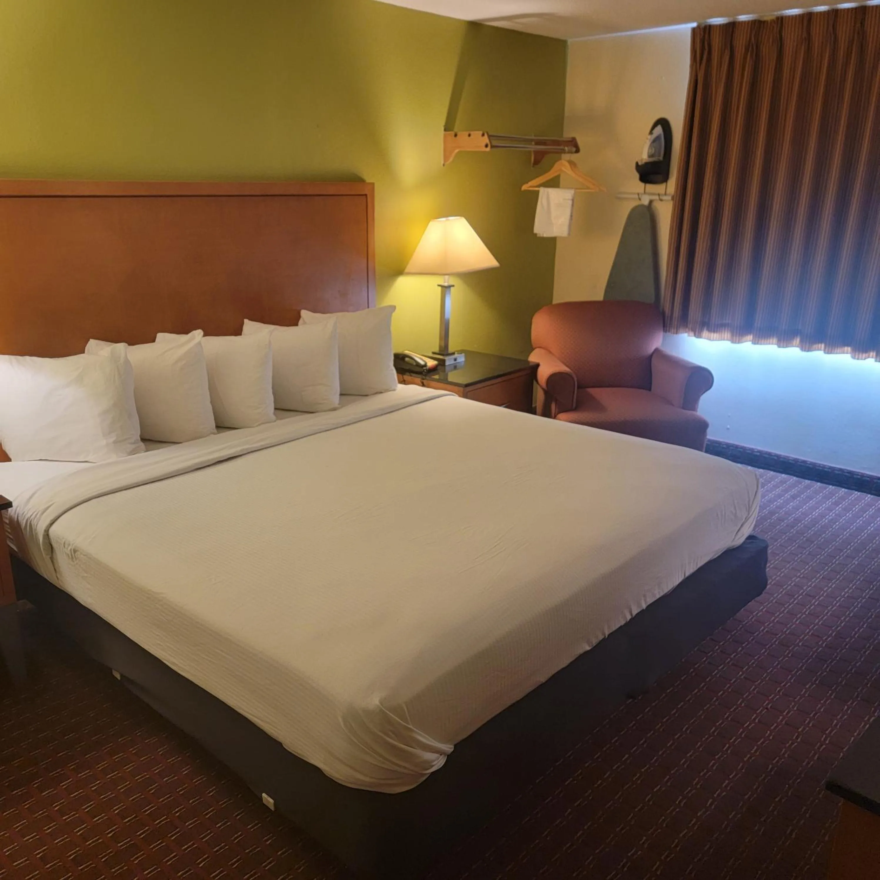 Bed in Days Inn by Wyndham Fort Dodge