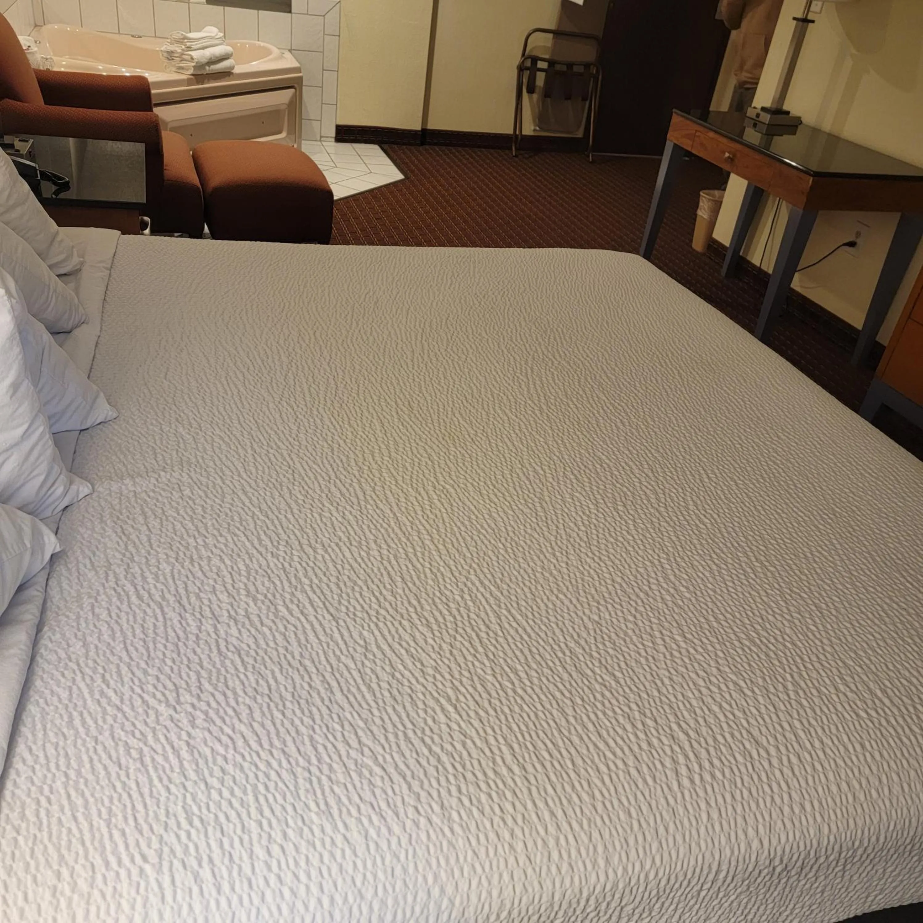 Bed in Days Inn by Wyndham Fort Dodge