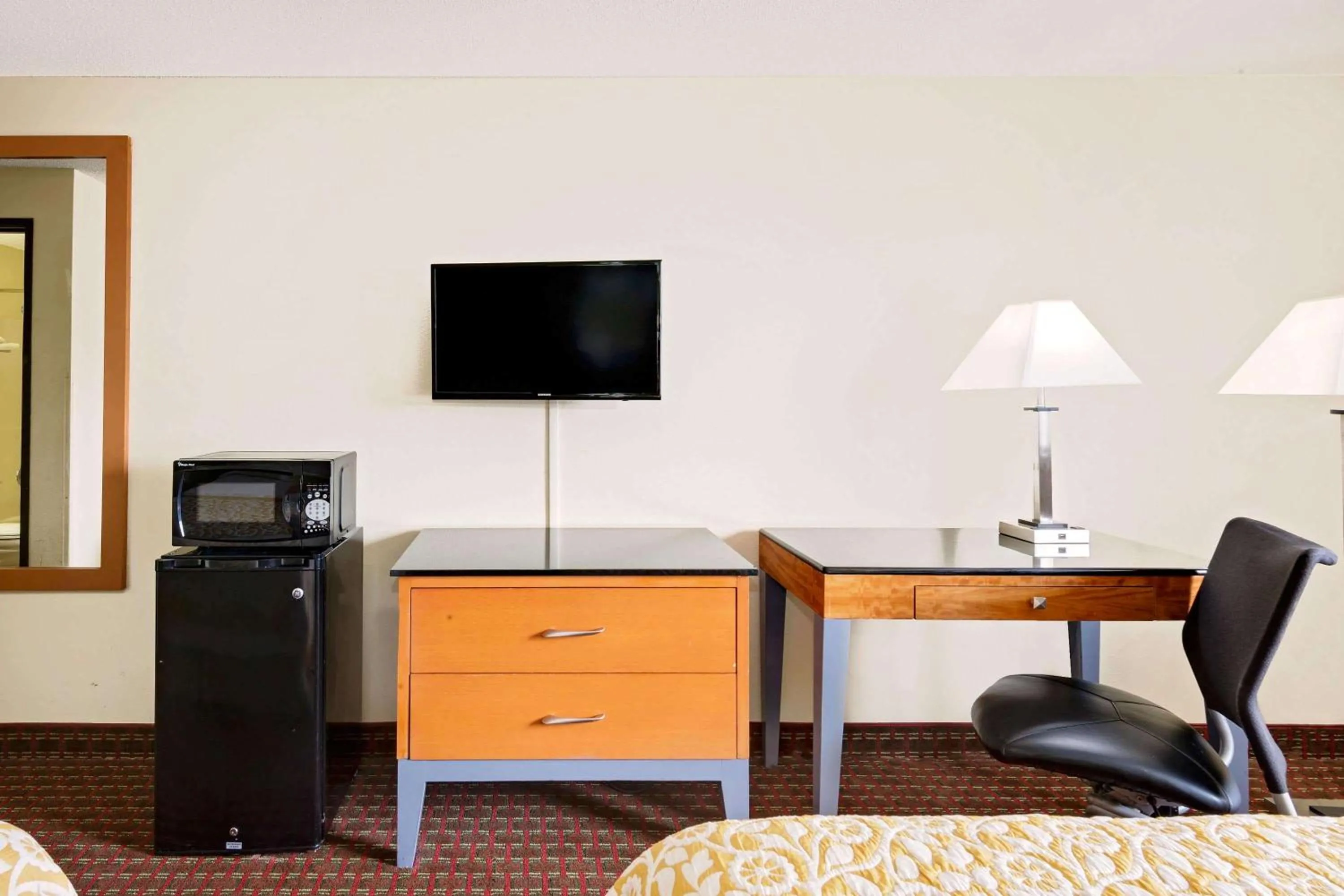 Photo of the whole room in Days Inn by Wyndham Fort Dodge