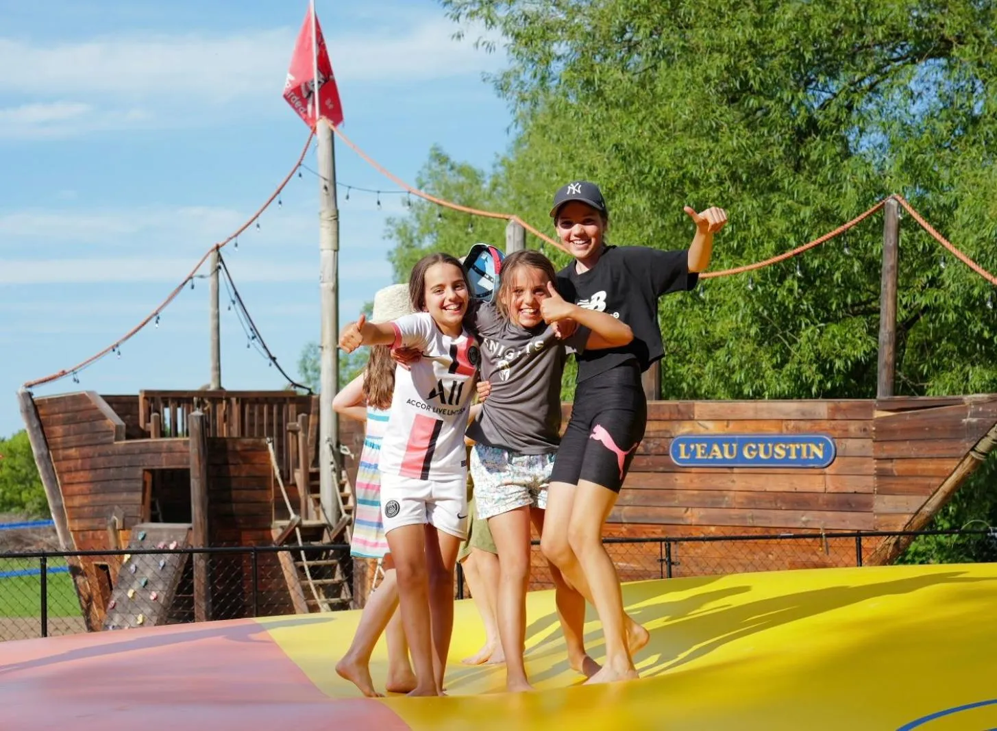 Children play ground in Camping Chalets Lac St-Augustin