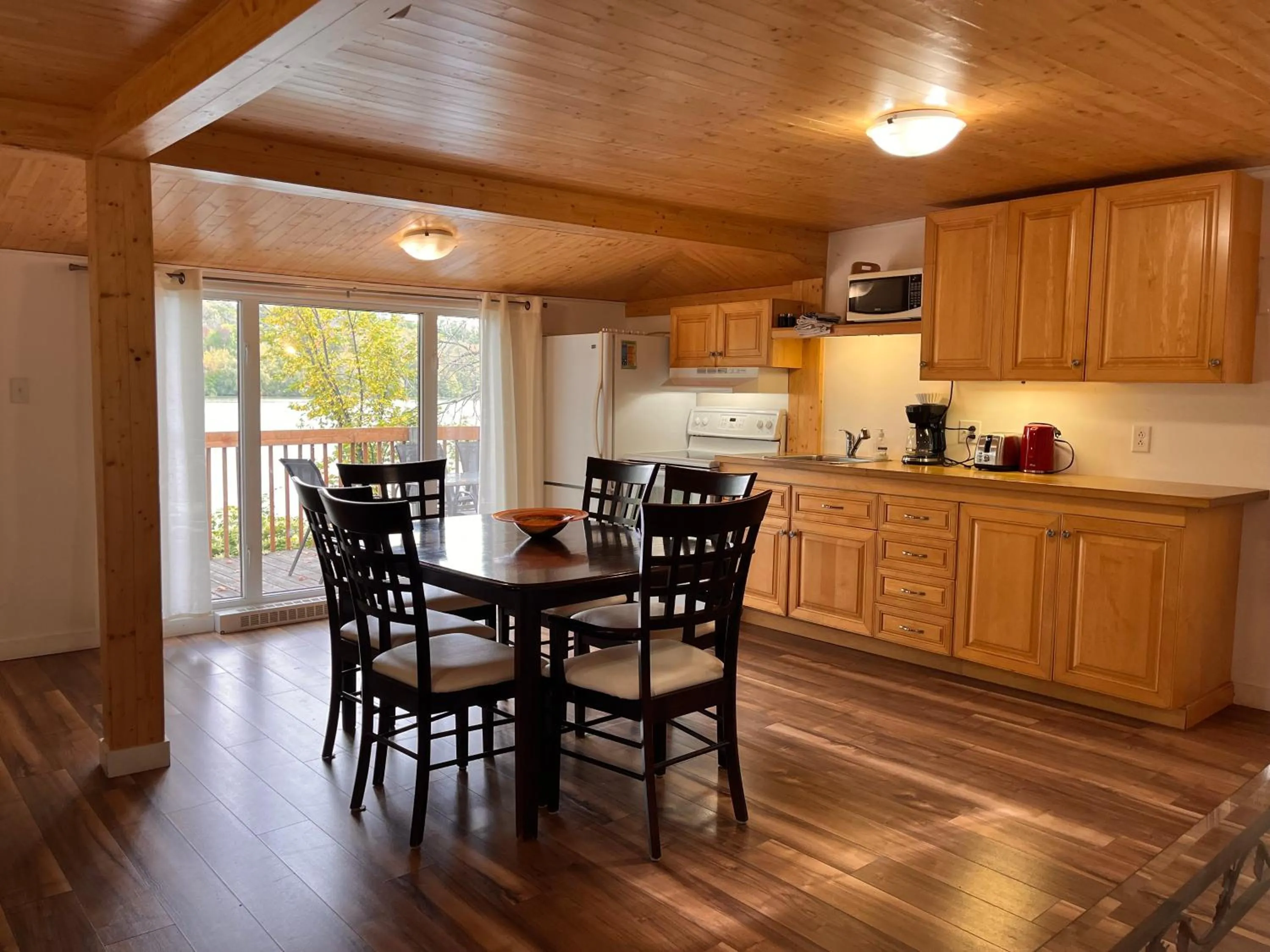 Kitchen or kitchenette in Camping Chalets Lac St-Augustin