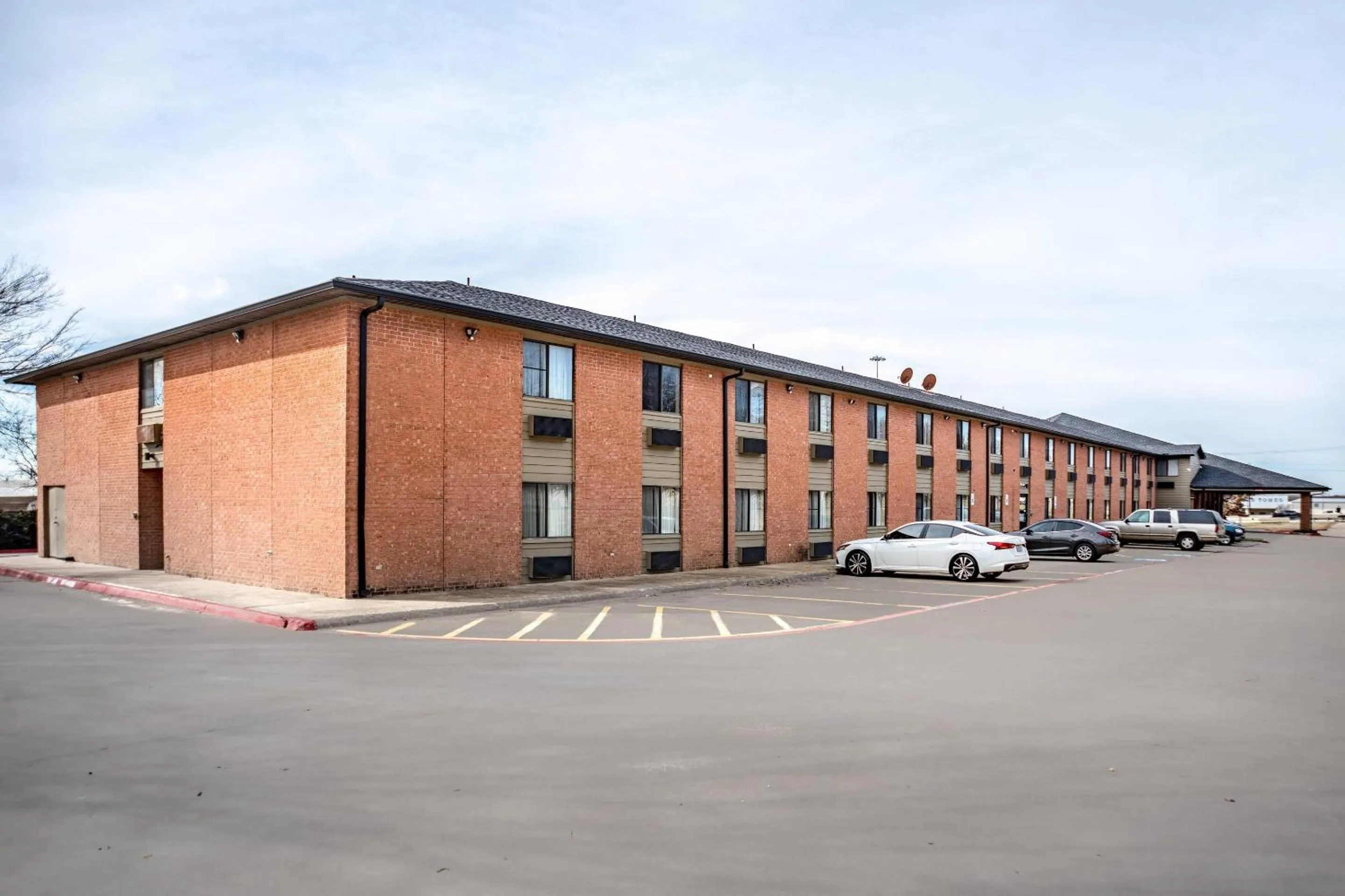 Property building in Econo Lodge Inn & Suites Mckinney - Plano North