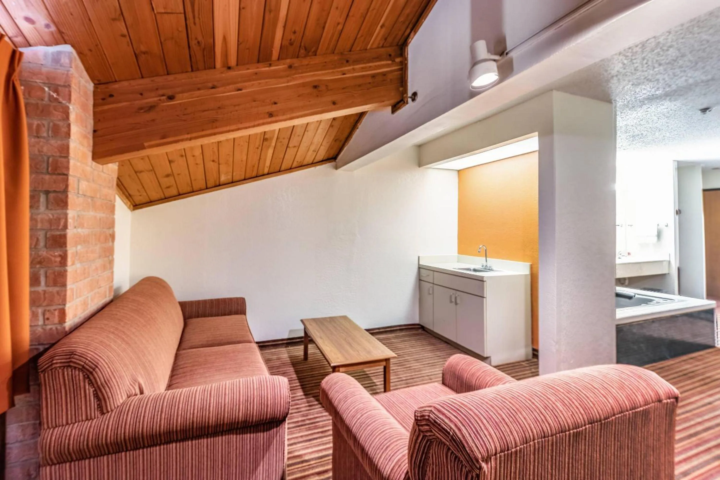 Bedroom in Econo Lodge Inn & Suites Mckinney - Plano North