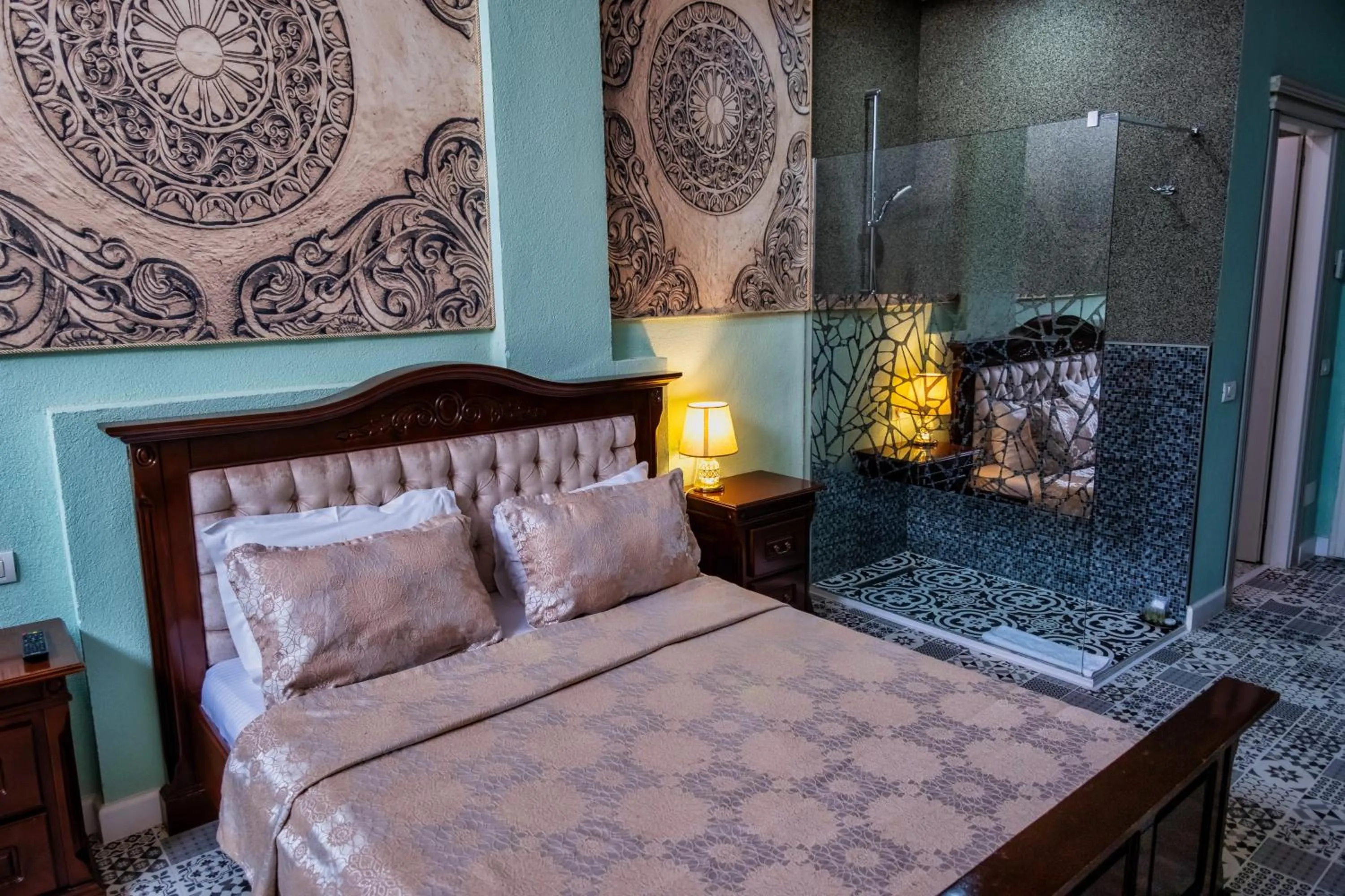 Bed in JMR Royal -Luxury Rooms & Private Sauna