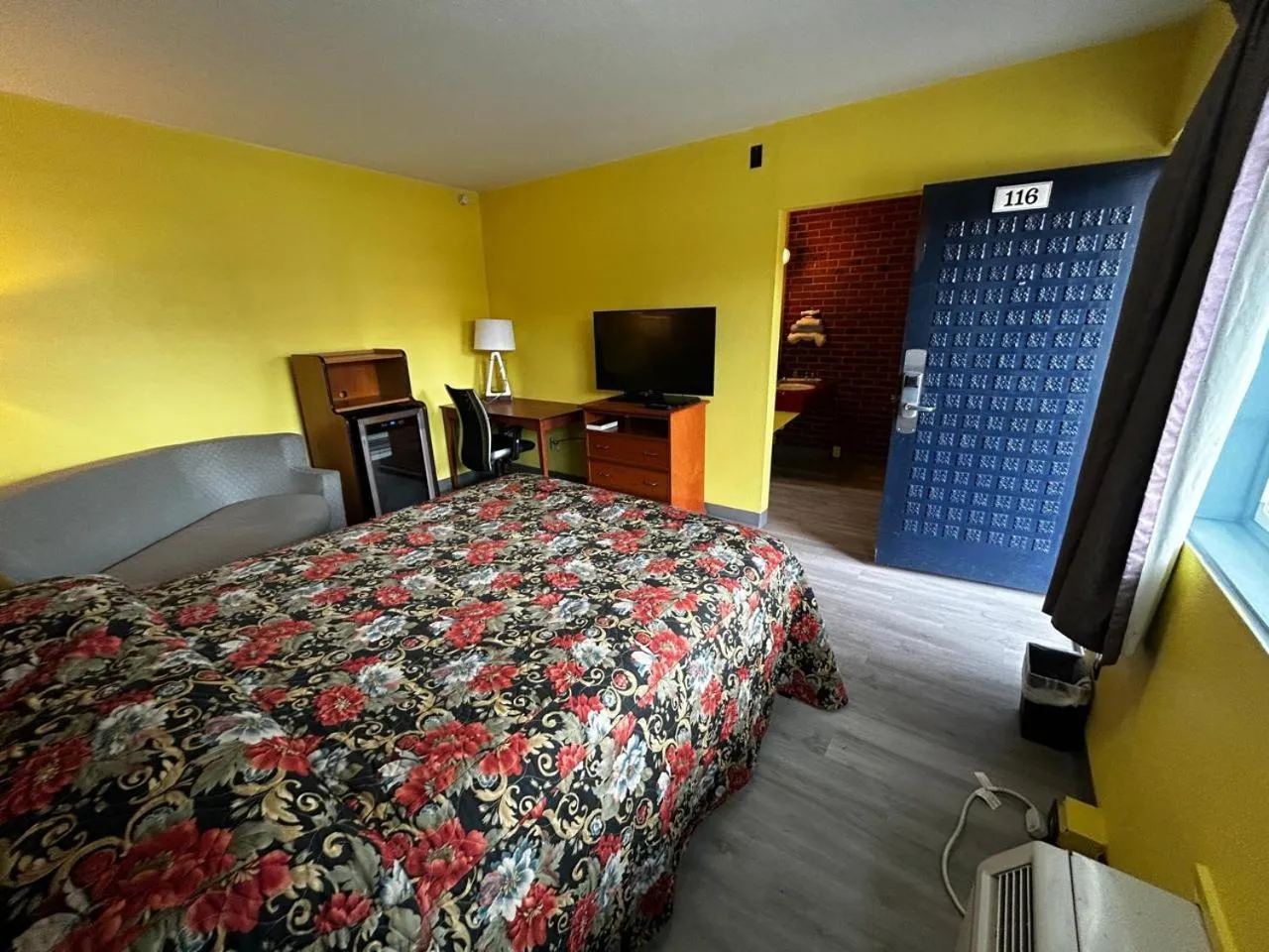 Bedroom, Bed in Travelers Inn by OYO Longview Kelso