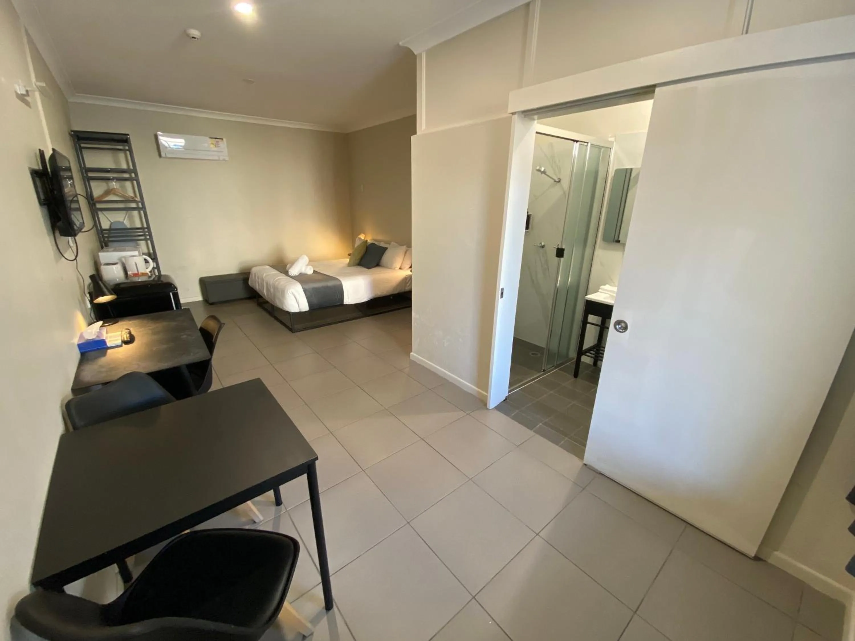 Bedroom, Bed in Lismore City Motor Inn