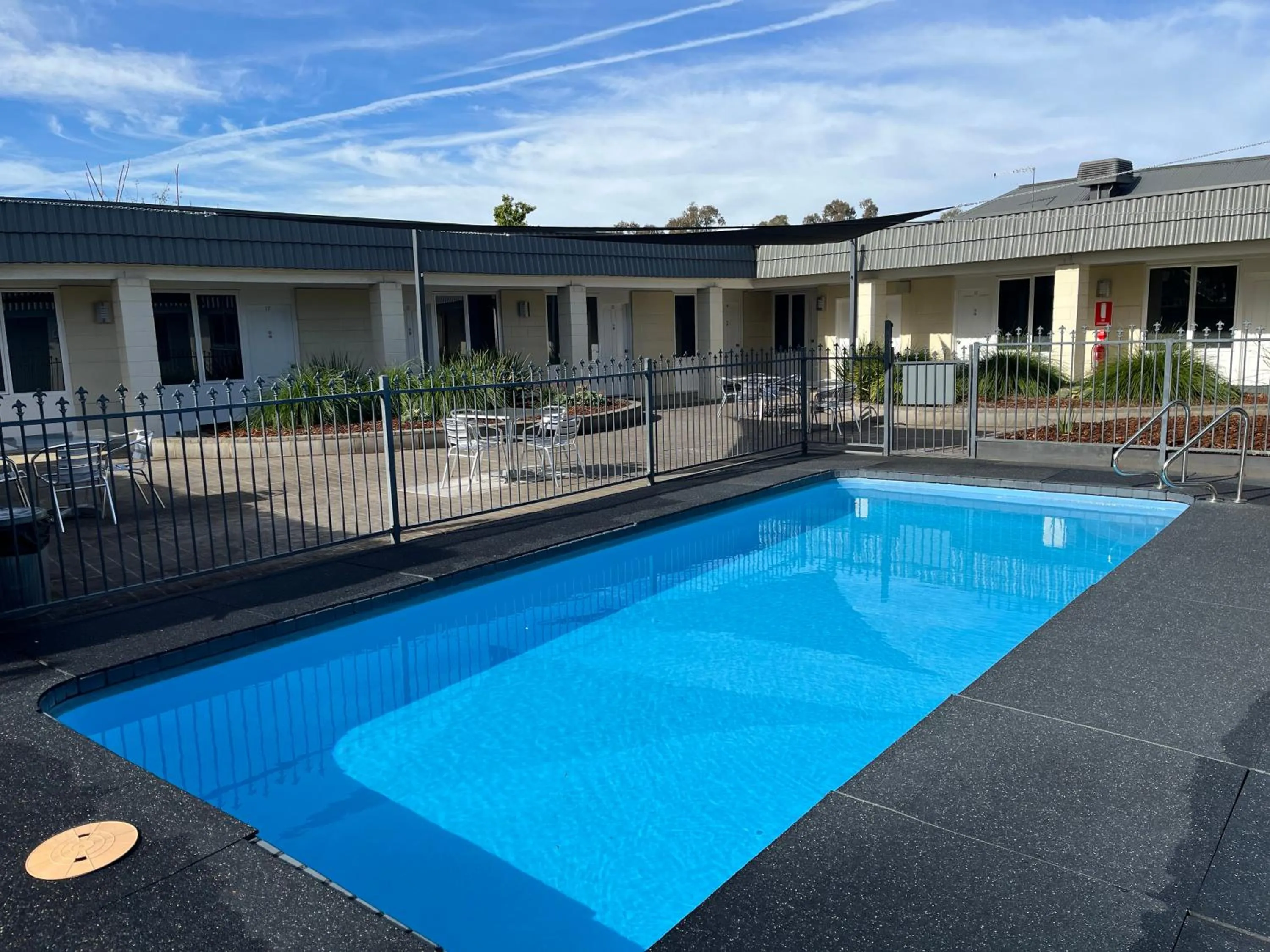 Swimming pool in Ryley Motor Inn
