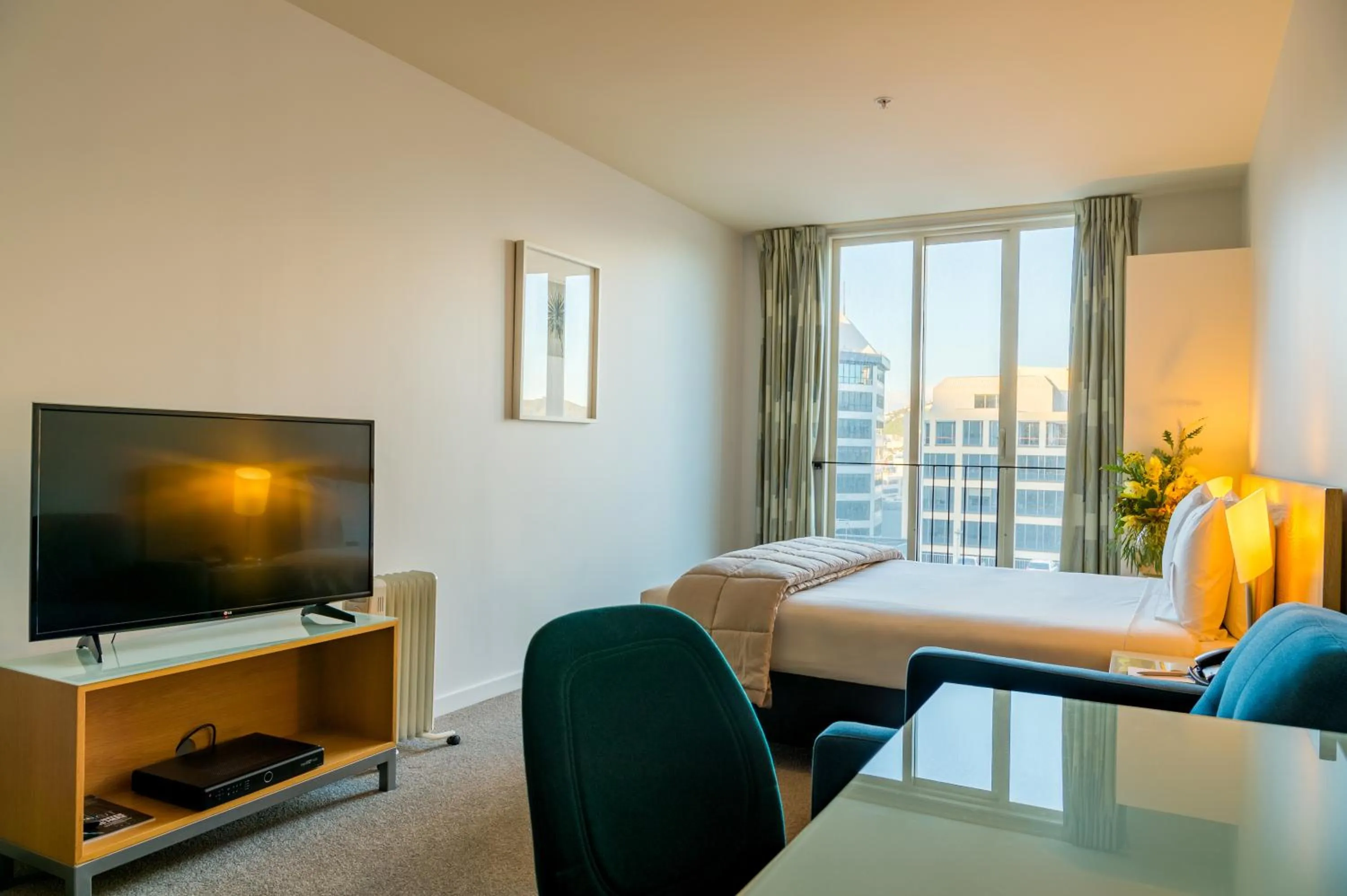 Dining area, Bed in Astelia Apartment Hotel