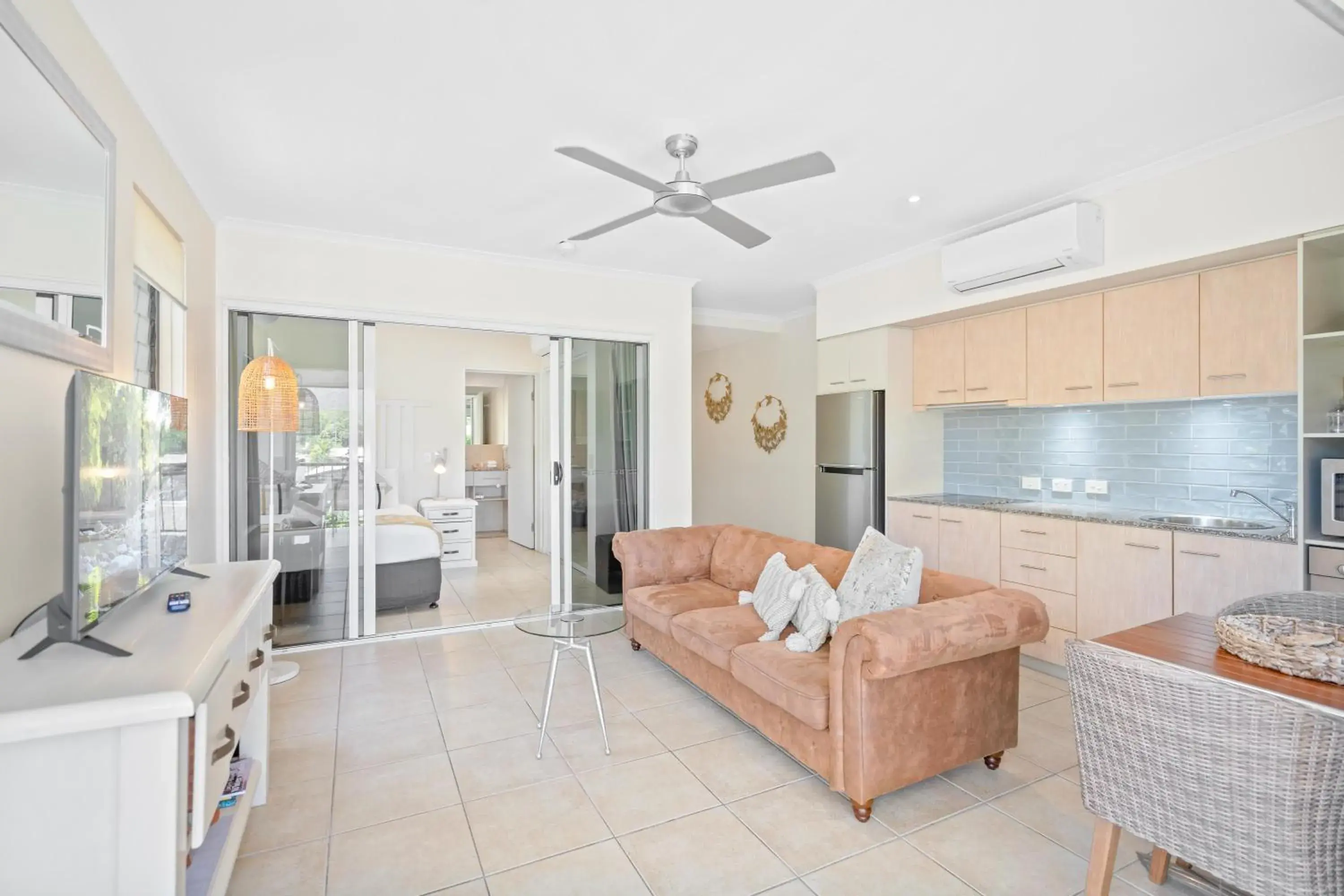 One Bedroom Classic Apartment in Sea Point on Trinity Beach One Bedroom Classic Apartment in Sea Point on Trinity Beach