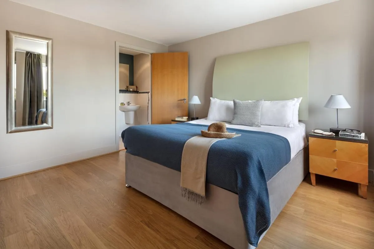 Bedroom, Bed in Marlin Apartments Commercial Road - Limehouse