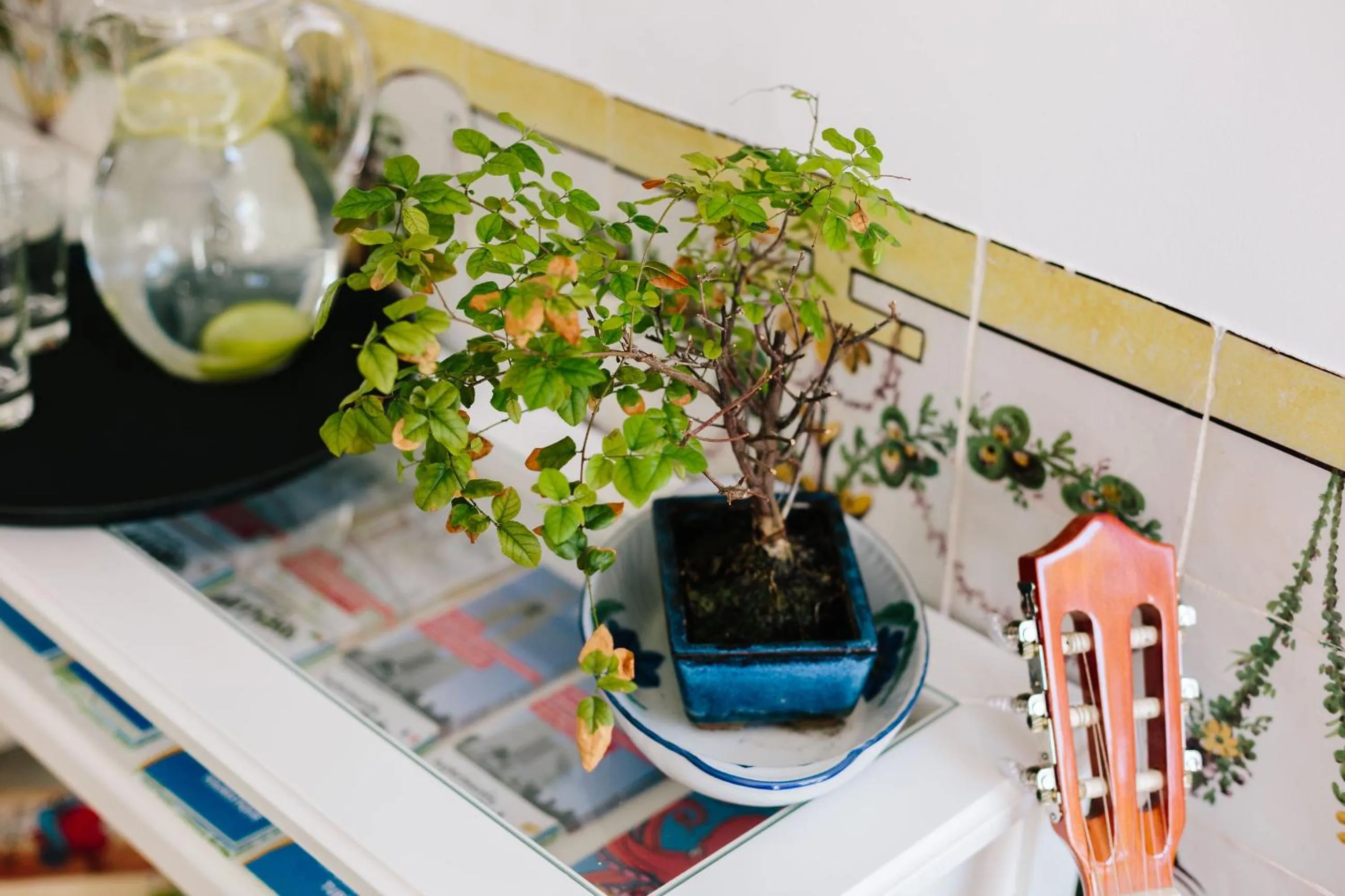 Communal lounge/ TV room in Lisbon South Hostel