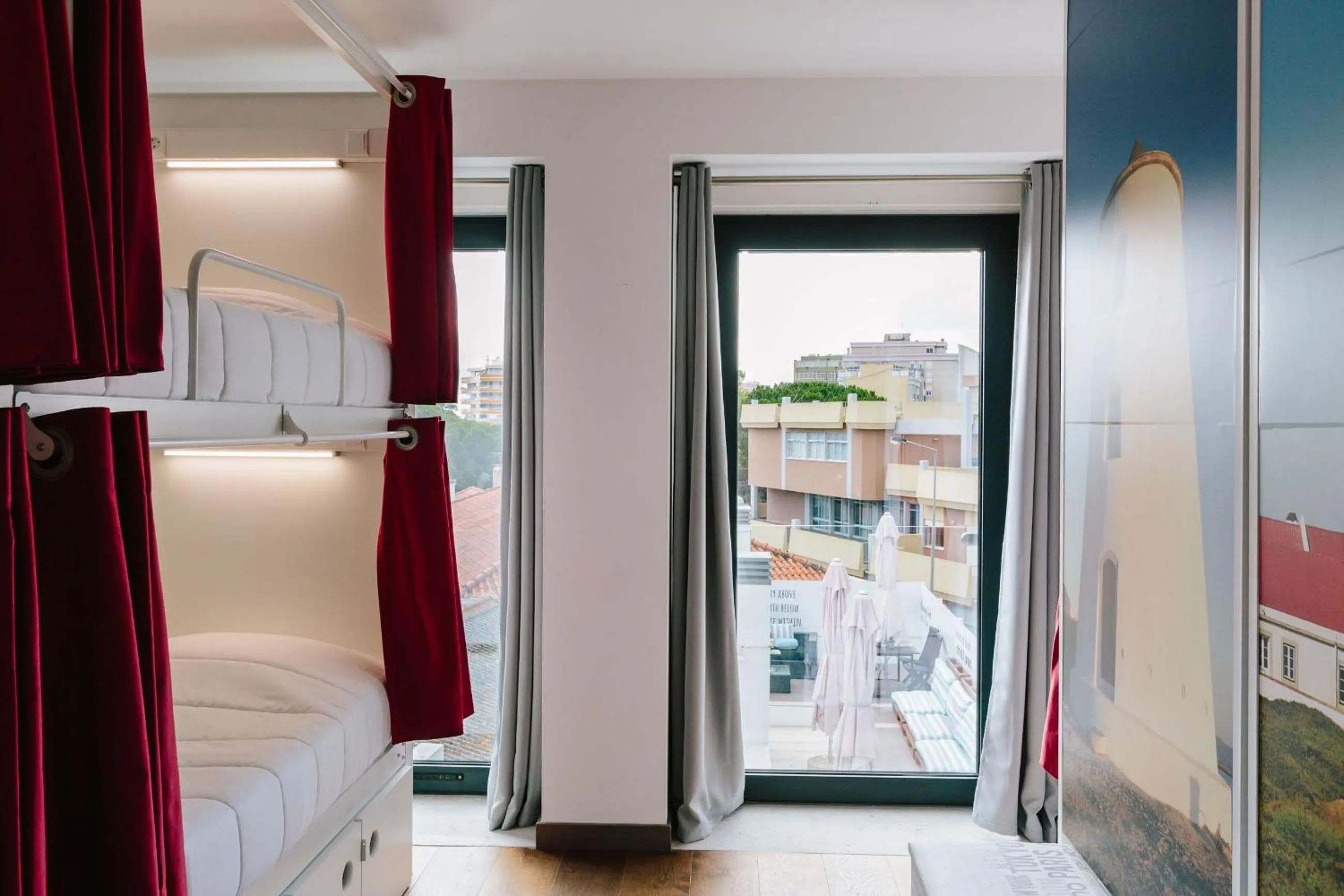 Balcony/Terrace, Bed in Lisbon South Hostel