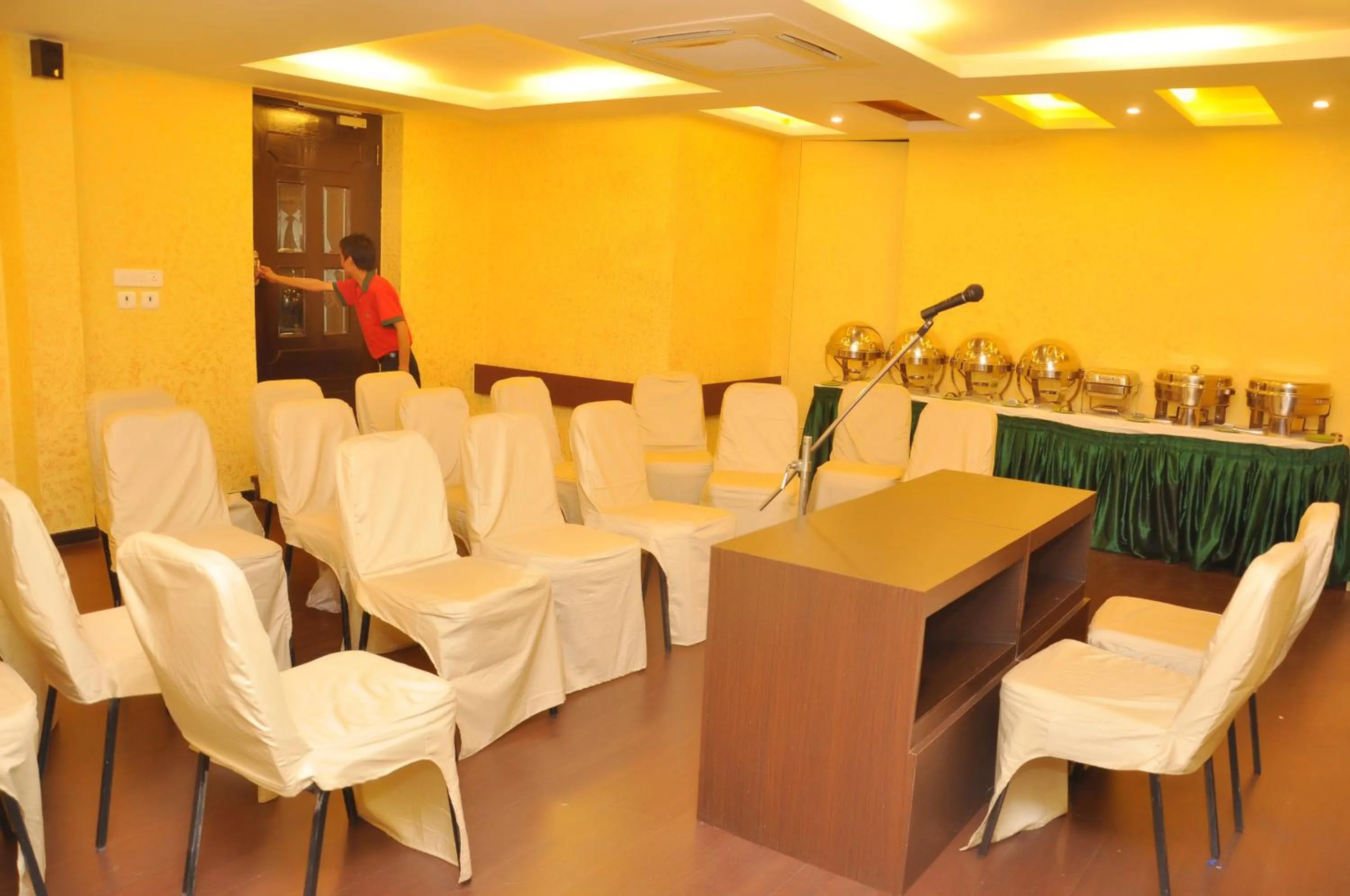 Meeting/conference room in Nayagara Hotel