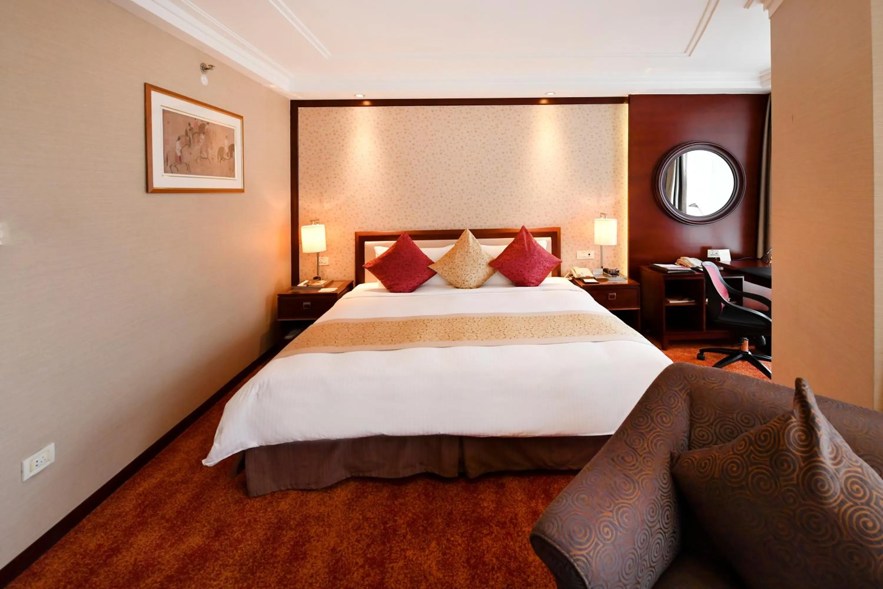 Bed in Central Hotel Shanghai - Nanjing Road