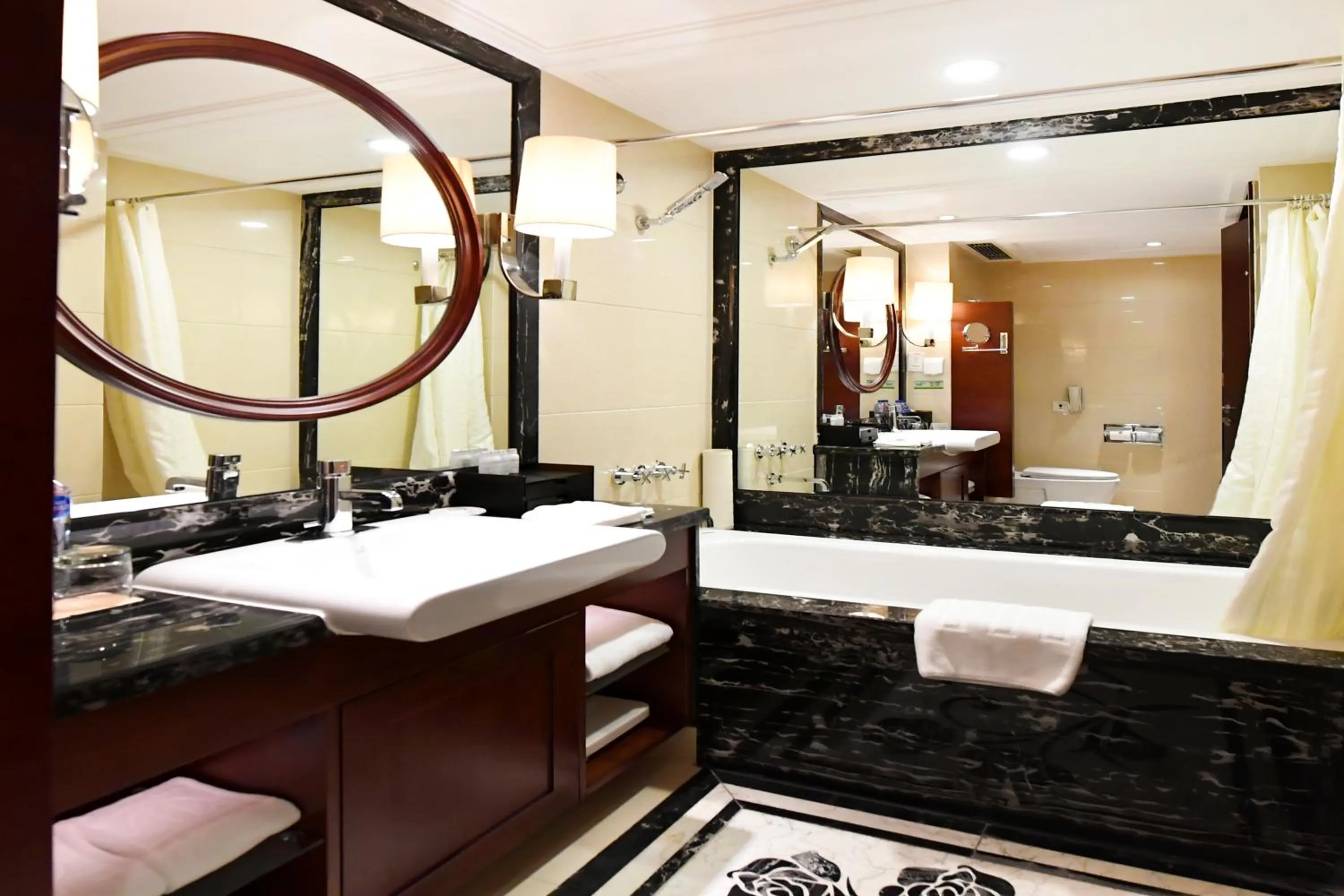 Bathroom, Bed in Central Hotel Shanghai - Nanjing Road