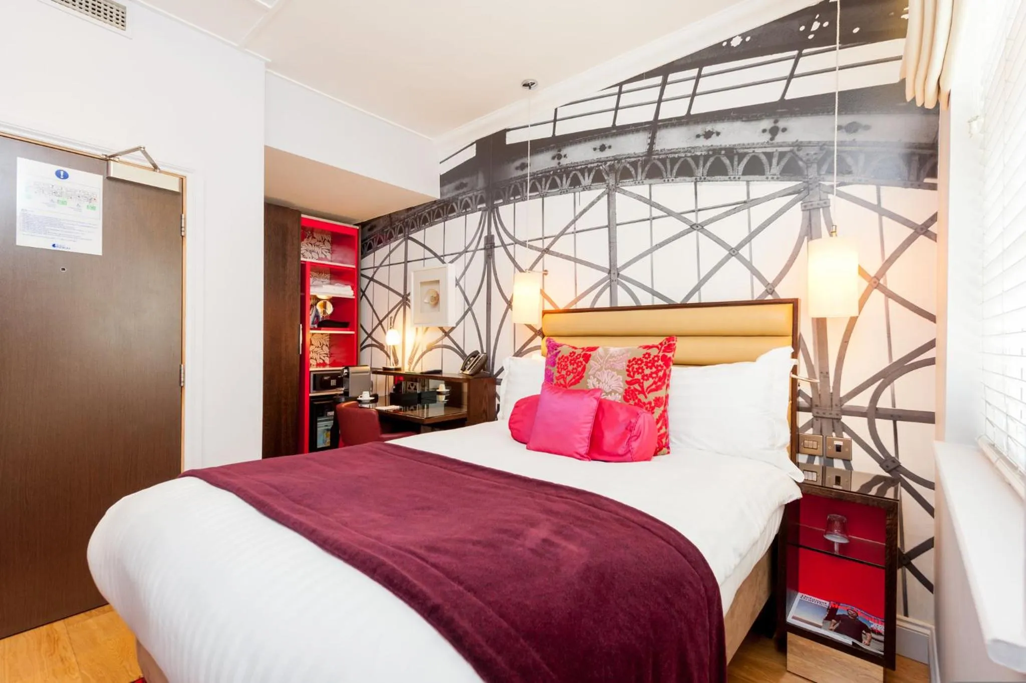 Photo of the whole room, Bed in Hotel Indigo London Hyde Park Paddington by IHG