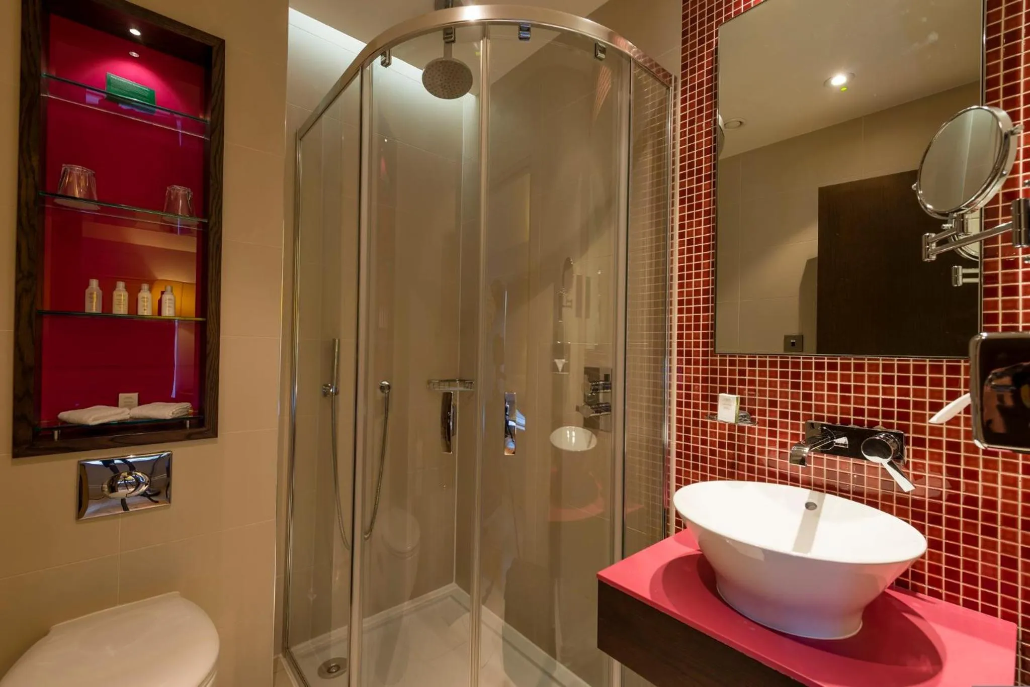 Bathroom in Hotel Indigo London Hyde Park Paddington by IHG