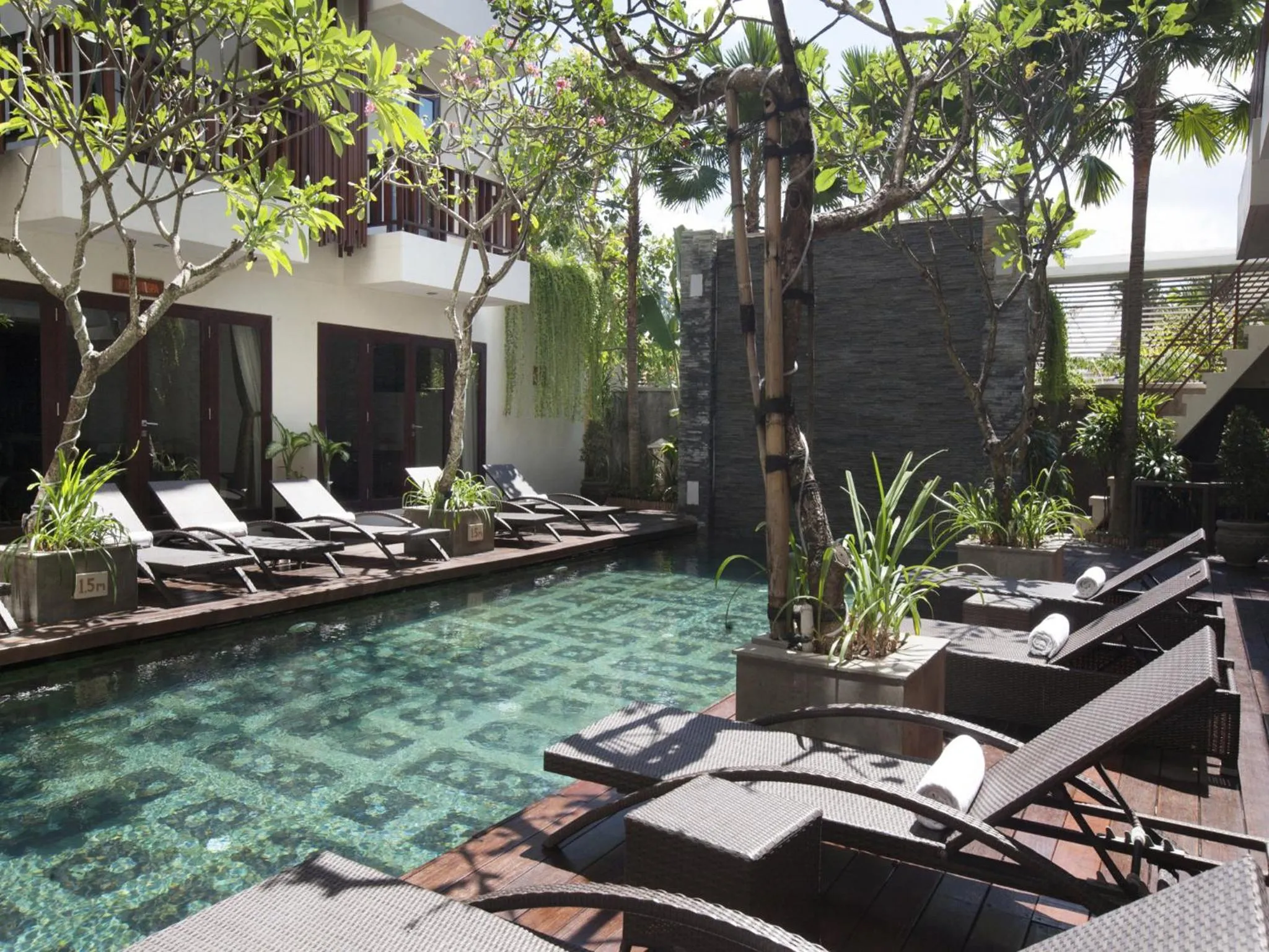 Swimming pool in d'primahotel Seminyak