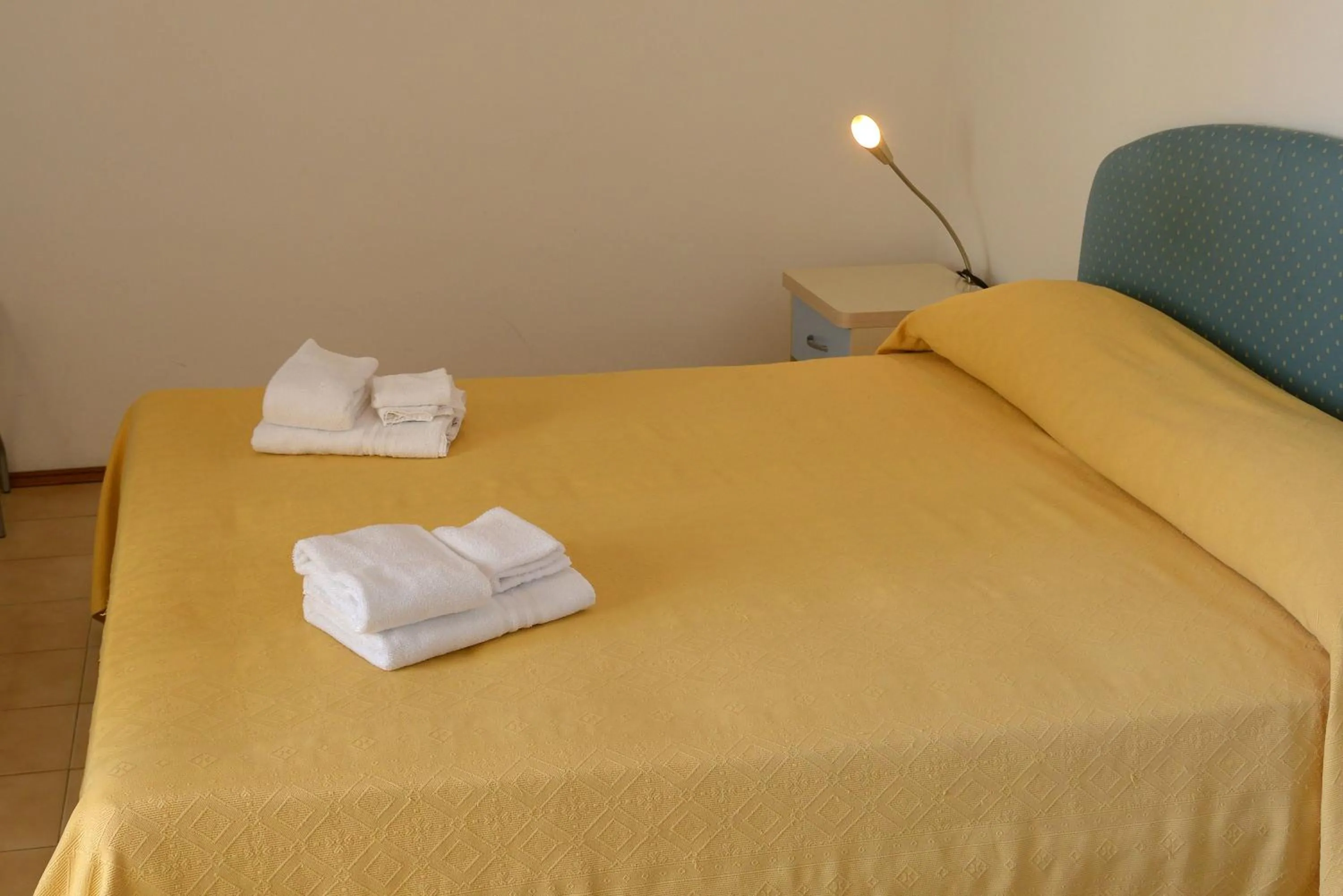 Bedroom, Bed in Hotel Embassy