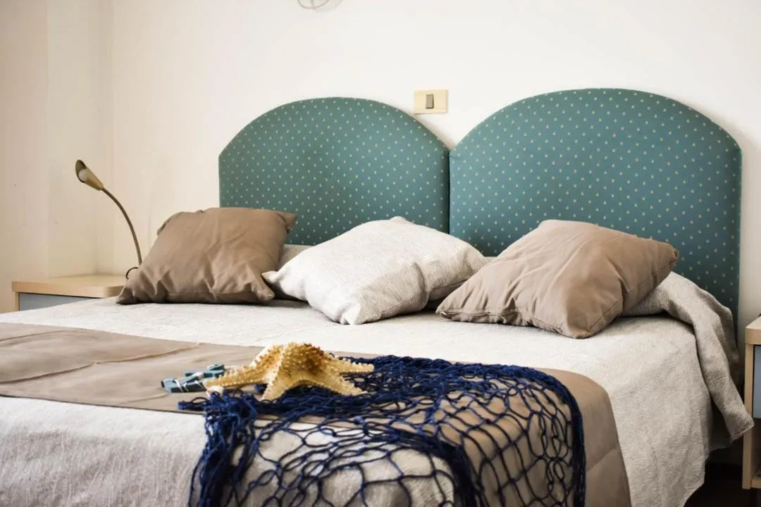 Bedroom, Bed in Hotel Embassy