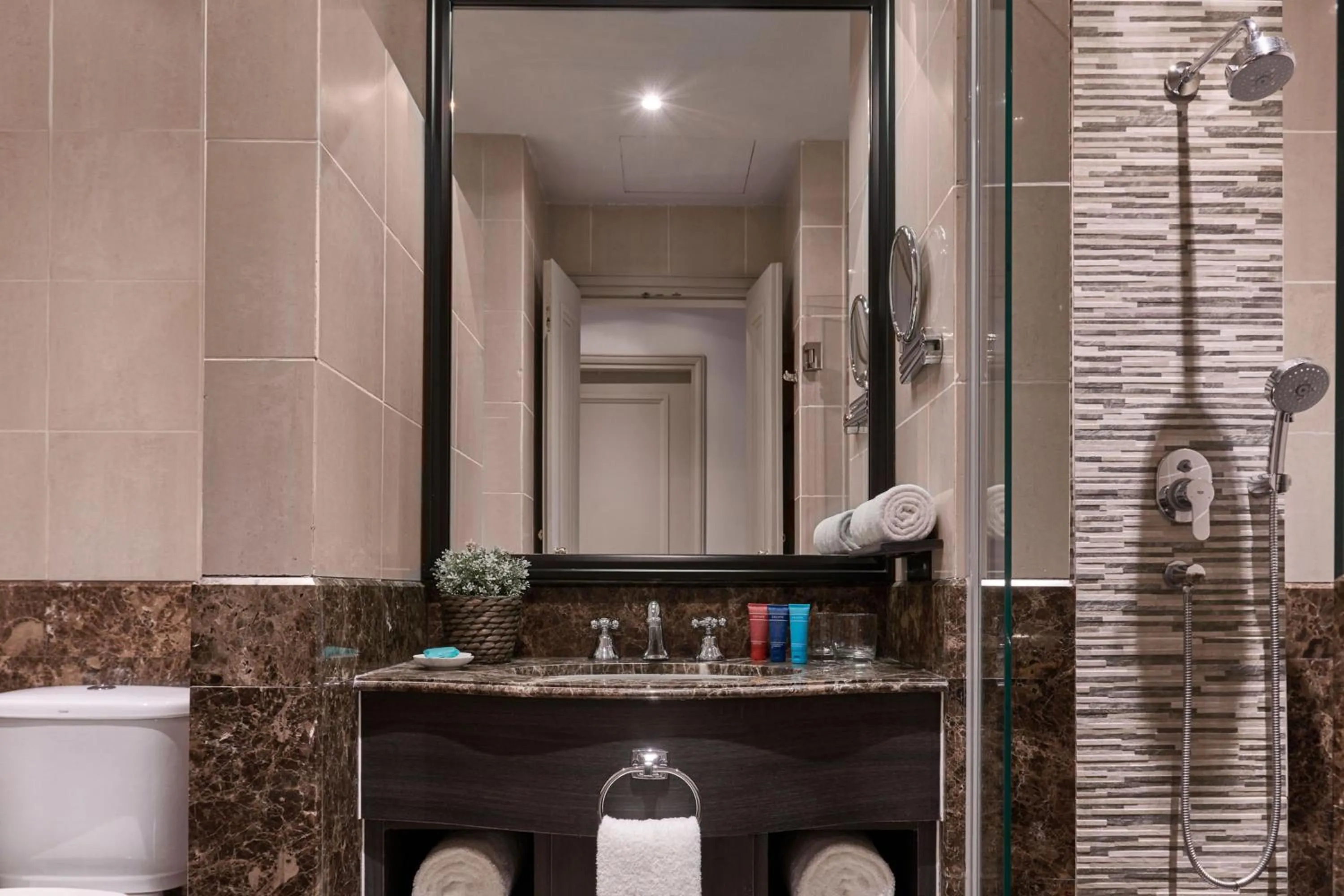 Bathroom in Regency House By Far East Hospitality