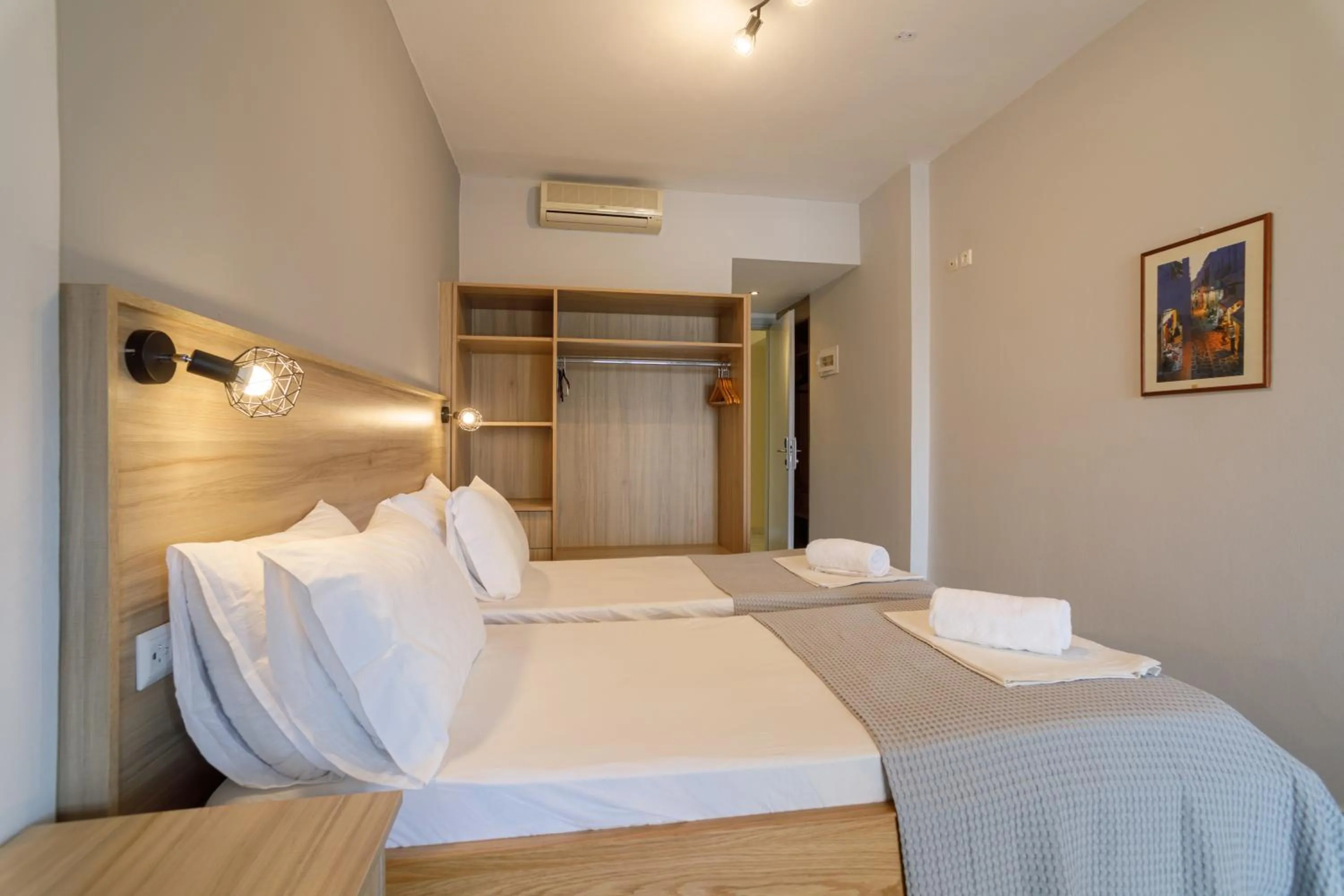 Photo of the whole room in Hermes Hotel