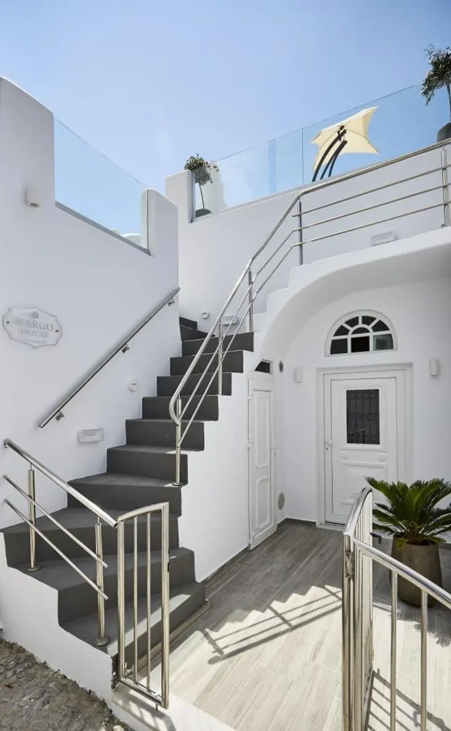 Facade/entrance in Margo Houses