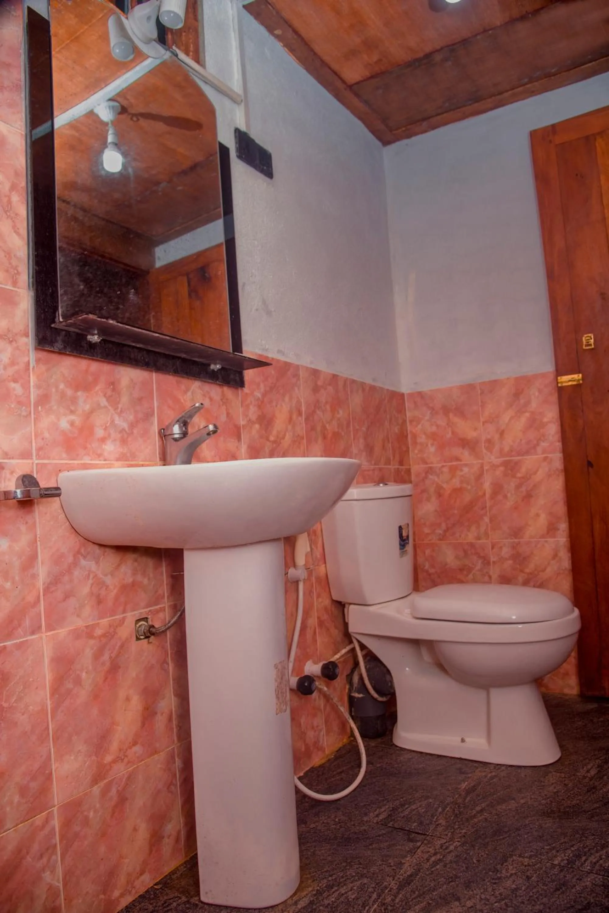 Bathroom in Sinharaja Forest Gate