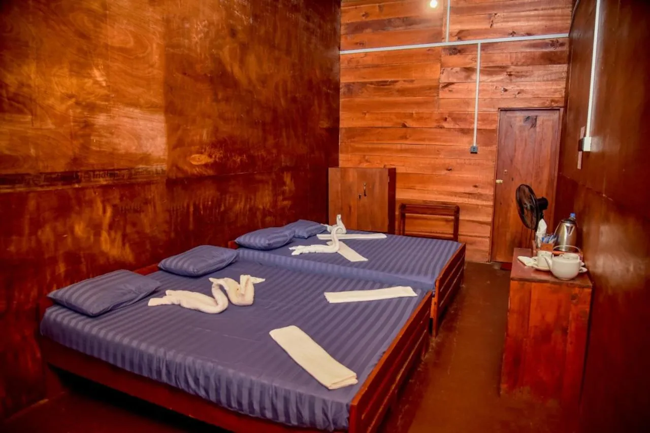 Bed in Sinharaja Forest Gate