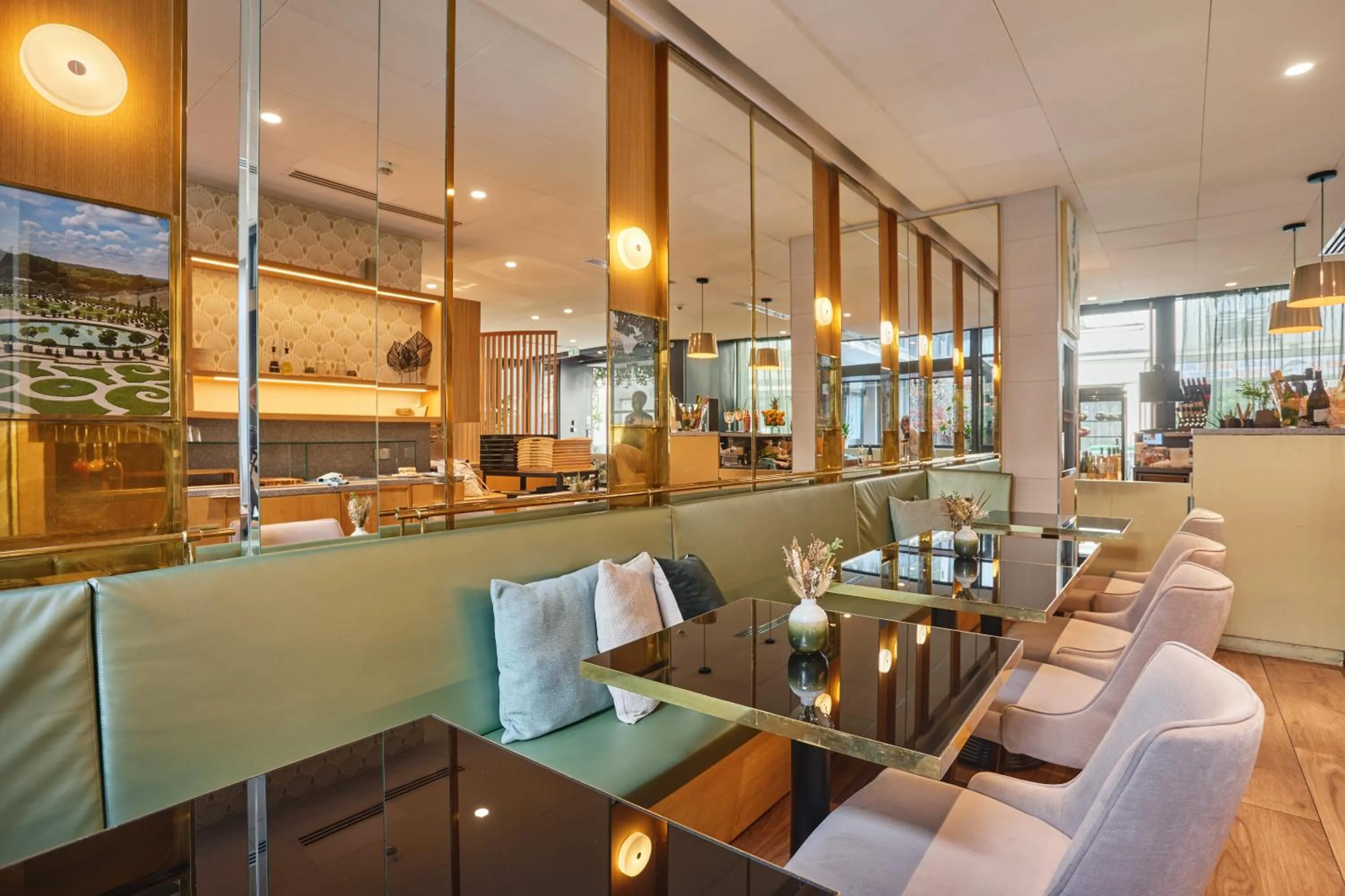 Lounge or bar in Jardins de Mademoiselle Hôtel & Spa