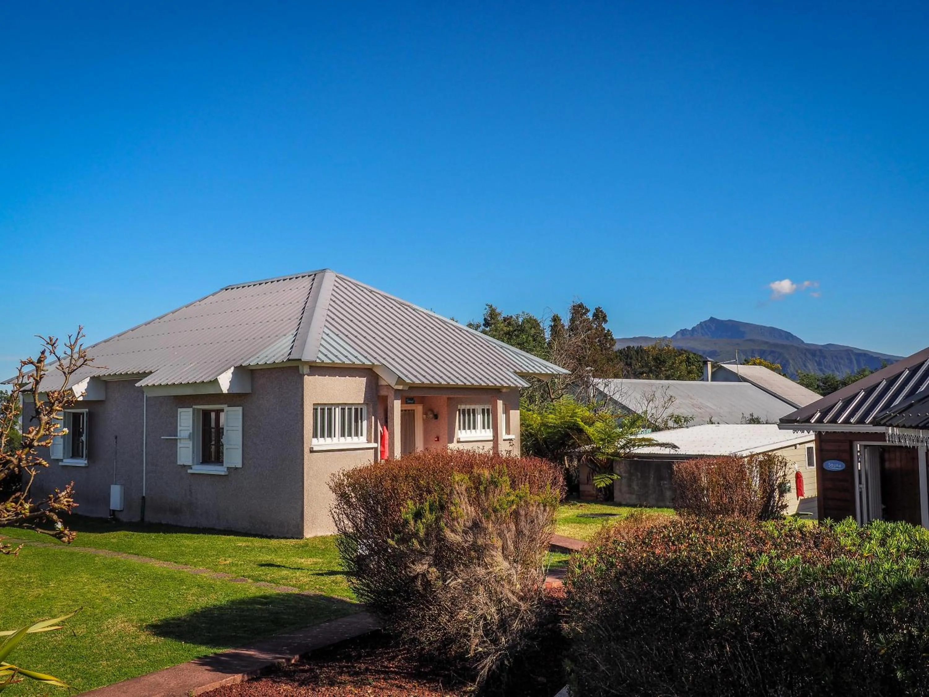 Garden view in Hôtel L'Ecrin