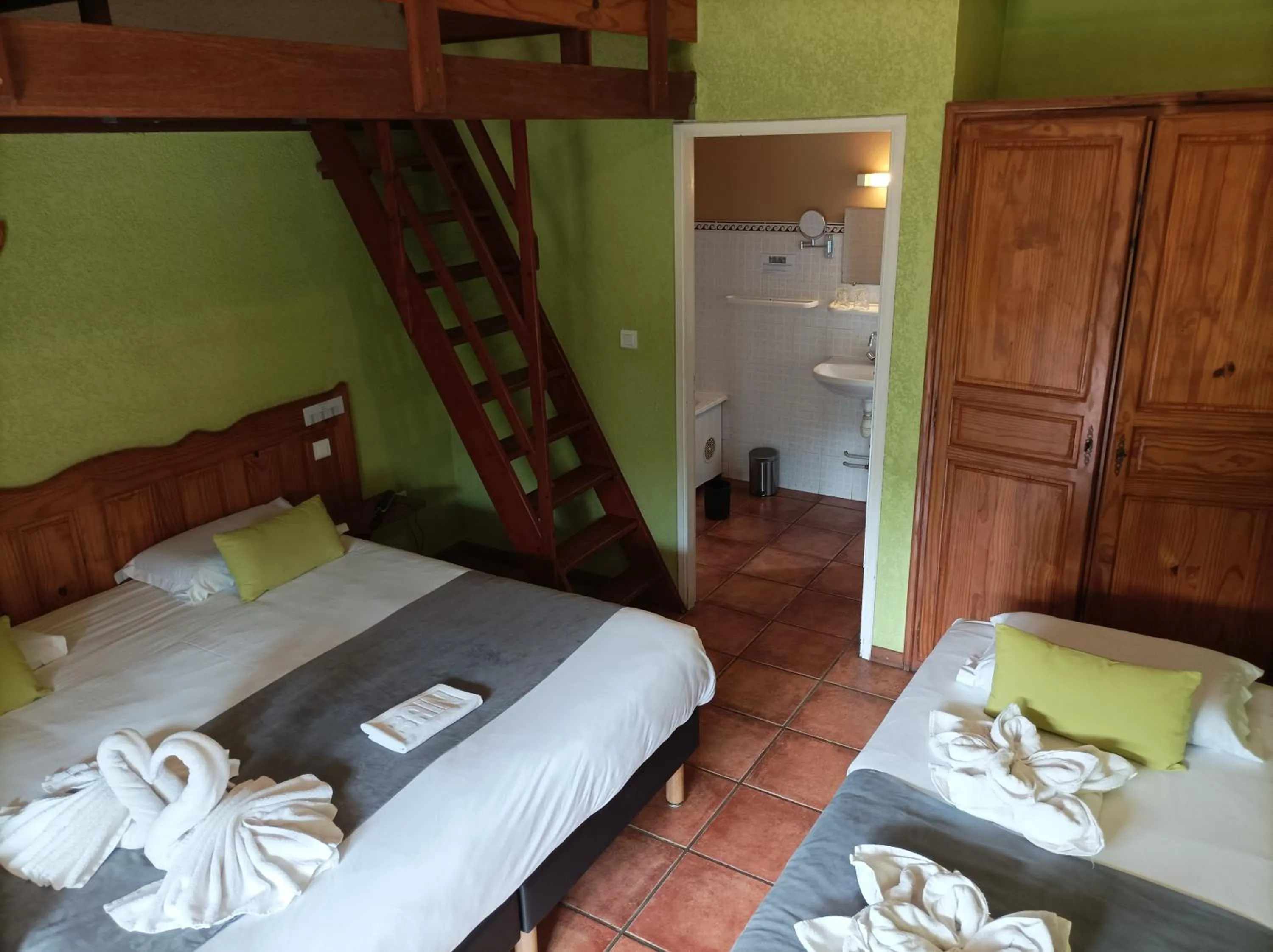 Bed in Hôtel L'Ecrin