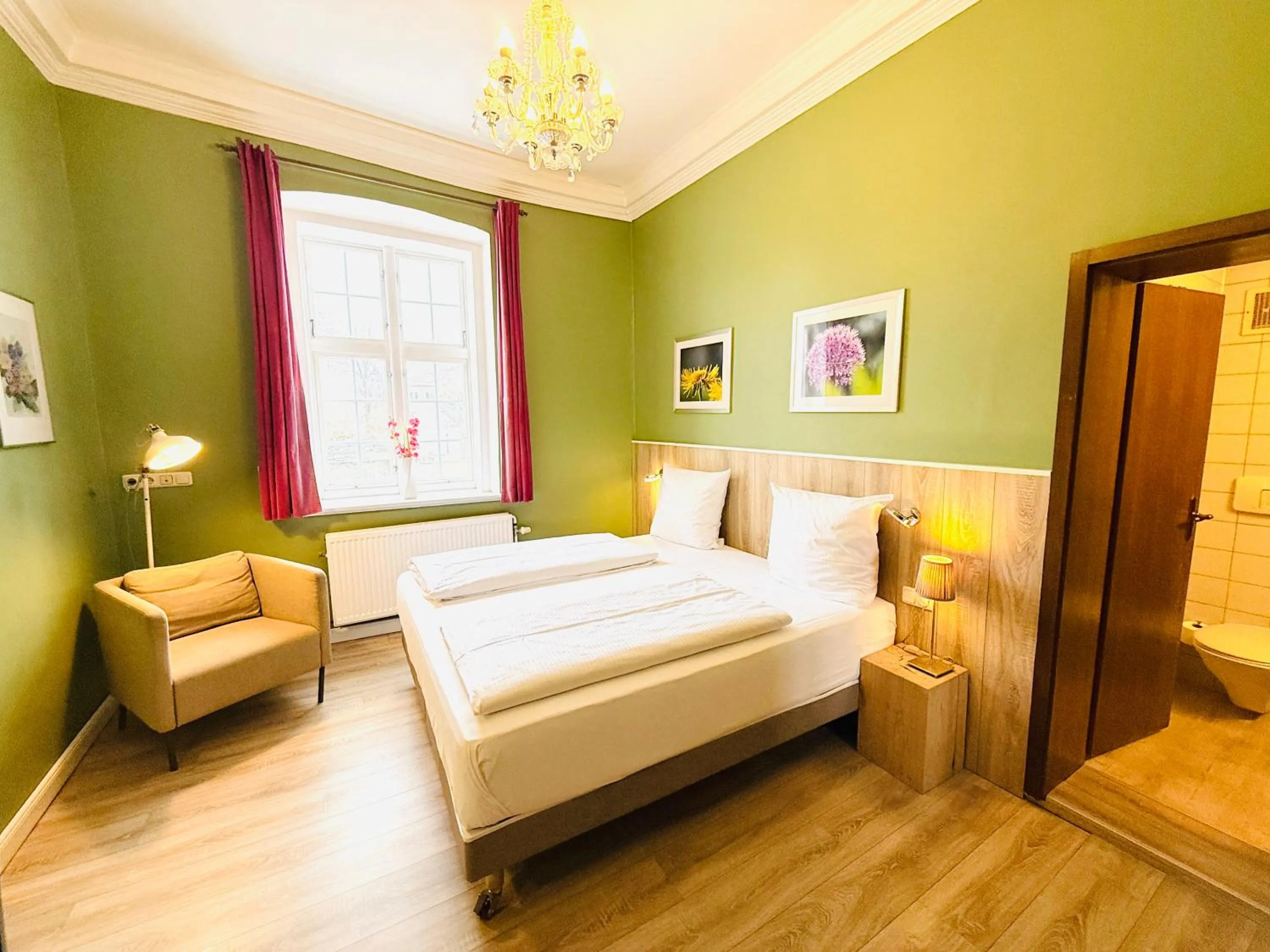 Photo of the whole room, Bed in Hotel Pelli Hof Rendsburg by Tulip Inn