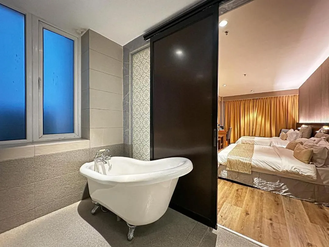 Bed in Pine Tree Hotel