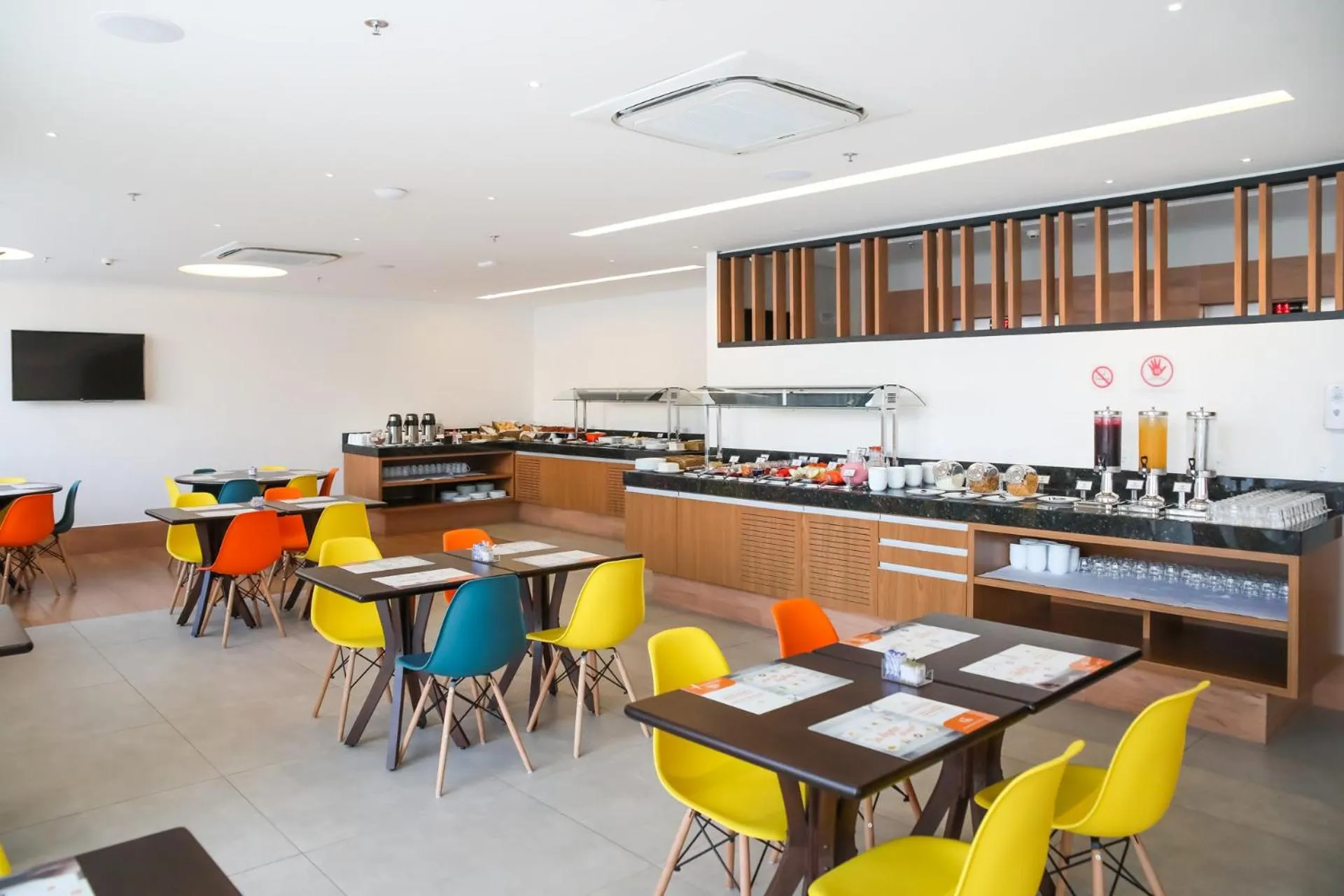 Restaurant/places to eat in Go Inn Serra