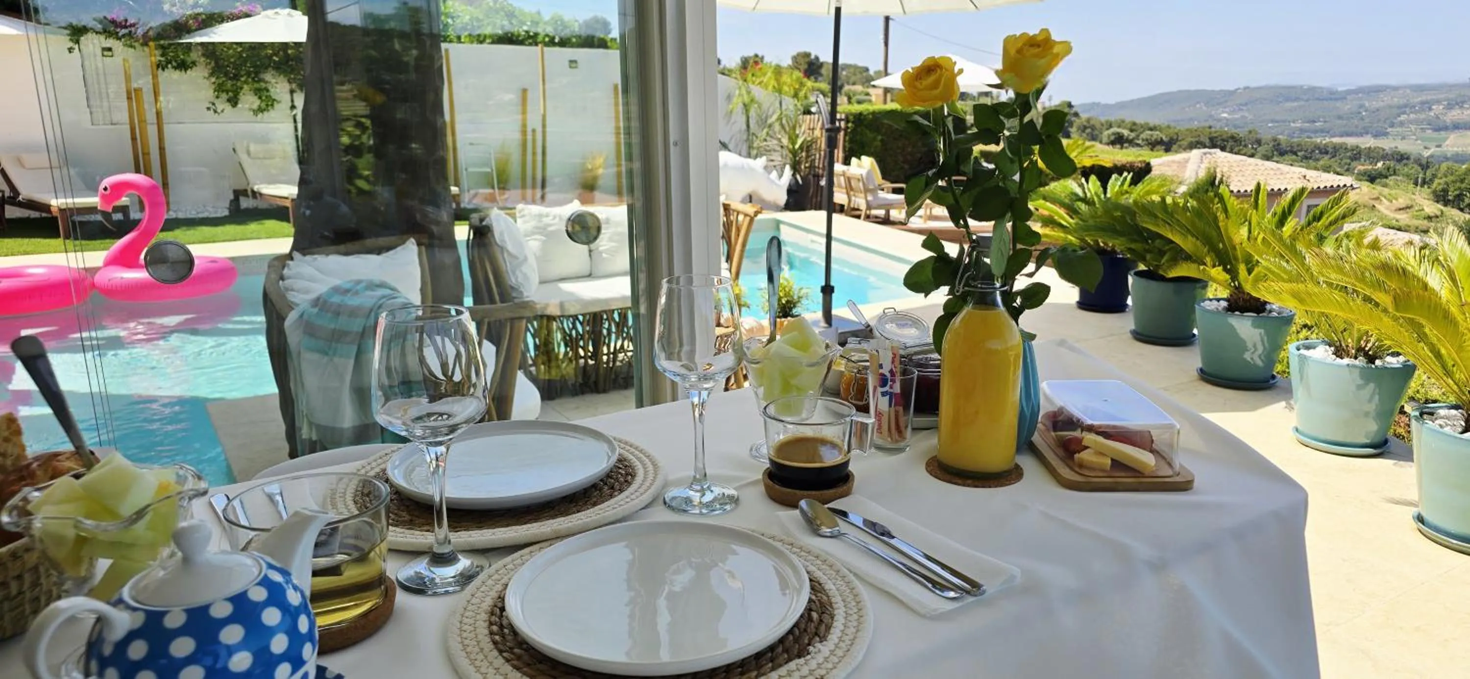 Breakfast in Le Nid Bleu