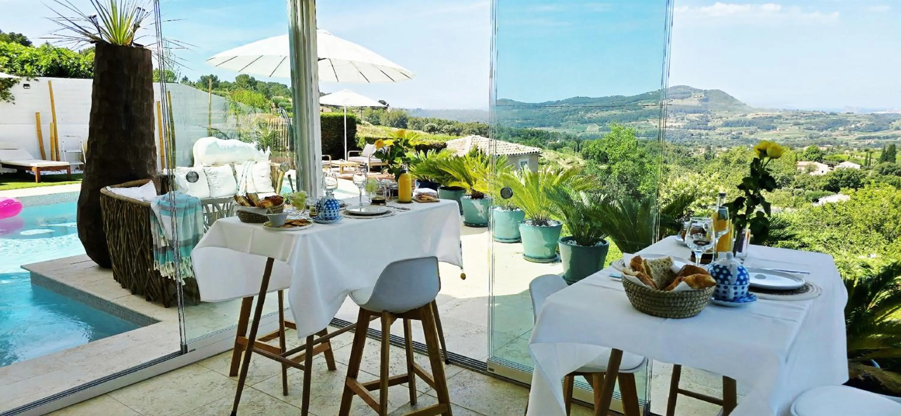 Patio in Le Nid Bleu