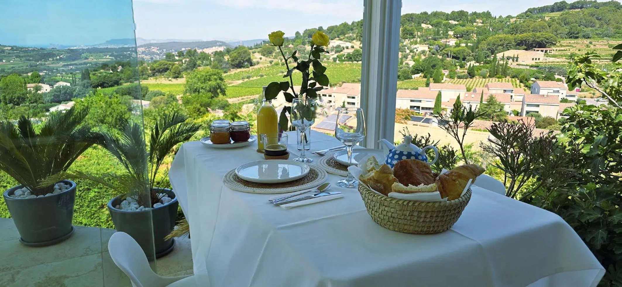 Breakfast in Le Nid Bleu