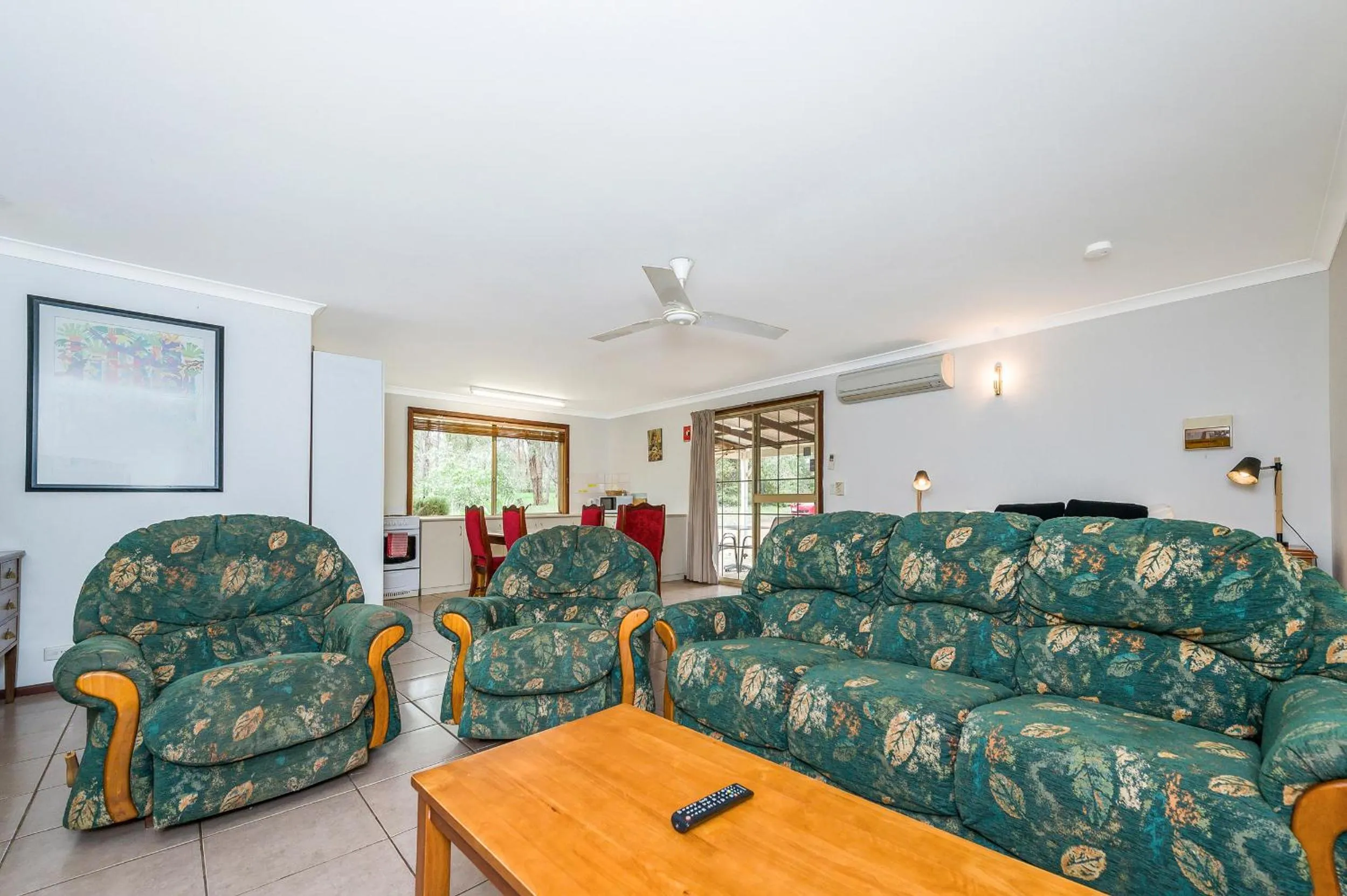 Living room in Travellers Rest Motel